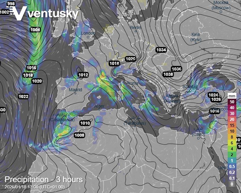přízemní tlakové pole a srážky v neděli ve 13h