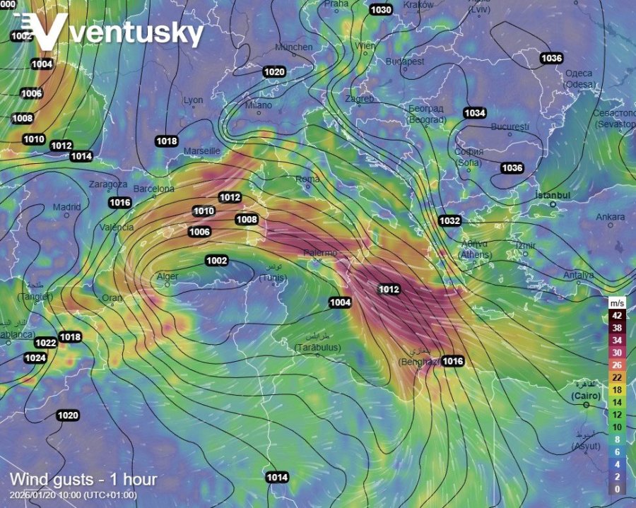 přízemní tlakové pole a nárazy větru v úterý v 10h