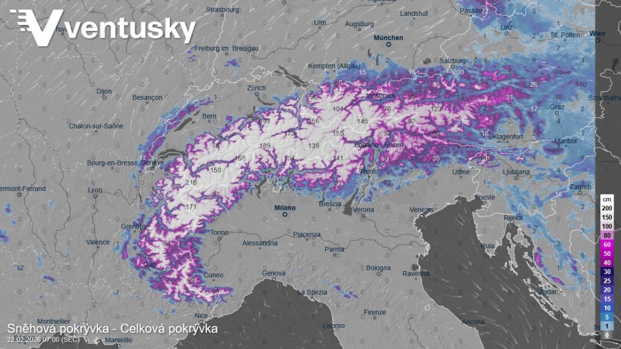 Výška sněhu v Alpách 22. února po dnech s vydatným sněžením
