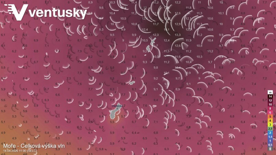 Modelová celková výška vln v úterý při přechodu tajfunu přes severní Mariánské ostrovy