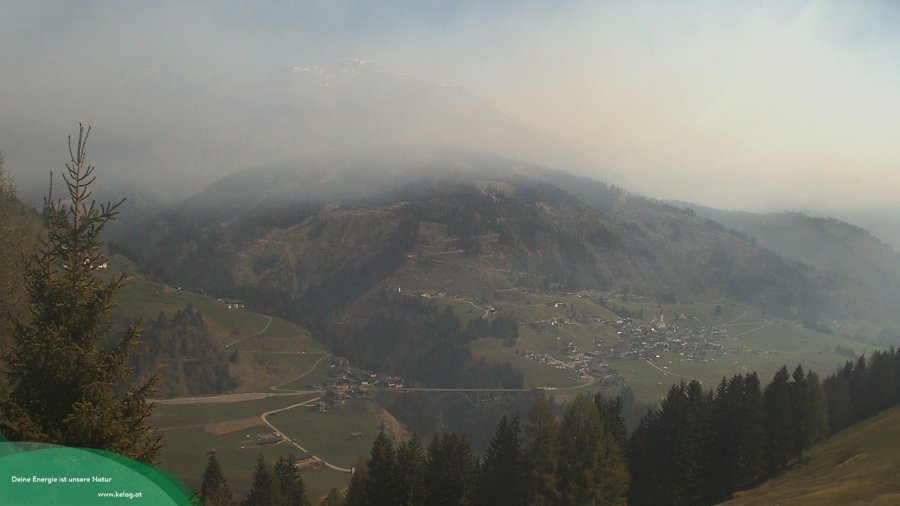  Webová kamera v korutanském Frohnu zachytila v pátek dopoledne kouř z požárů v oblasti Lesachtal 