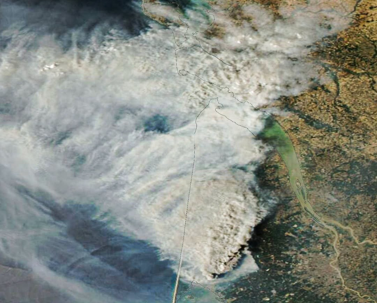 Pyrocumulonimbus západně od Bordeaux