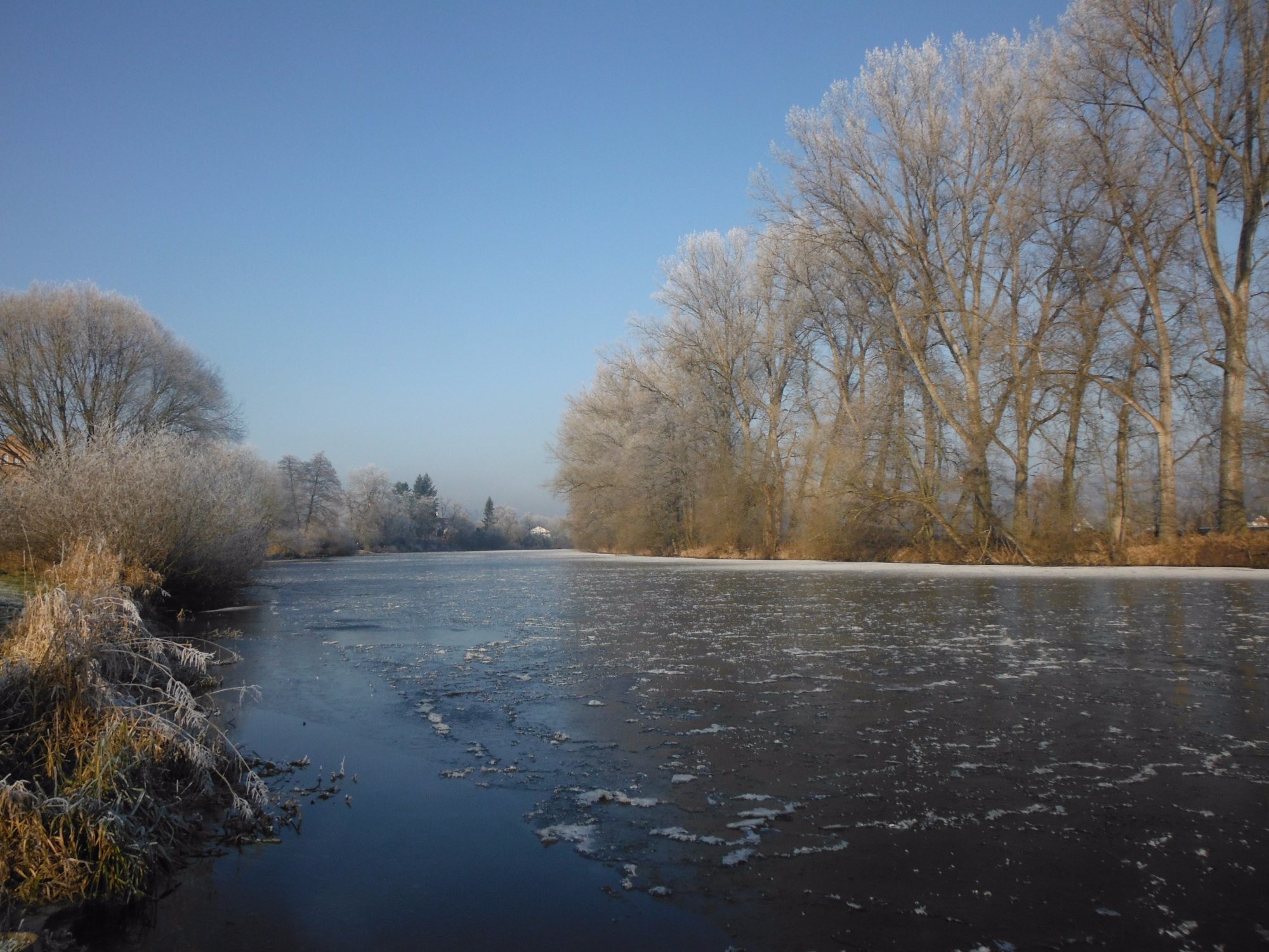 Zamrzlá Sázava v Poříčí nad Sázavou