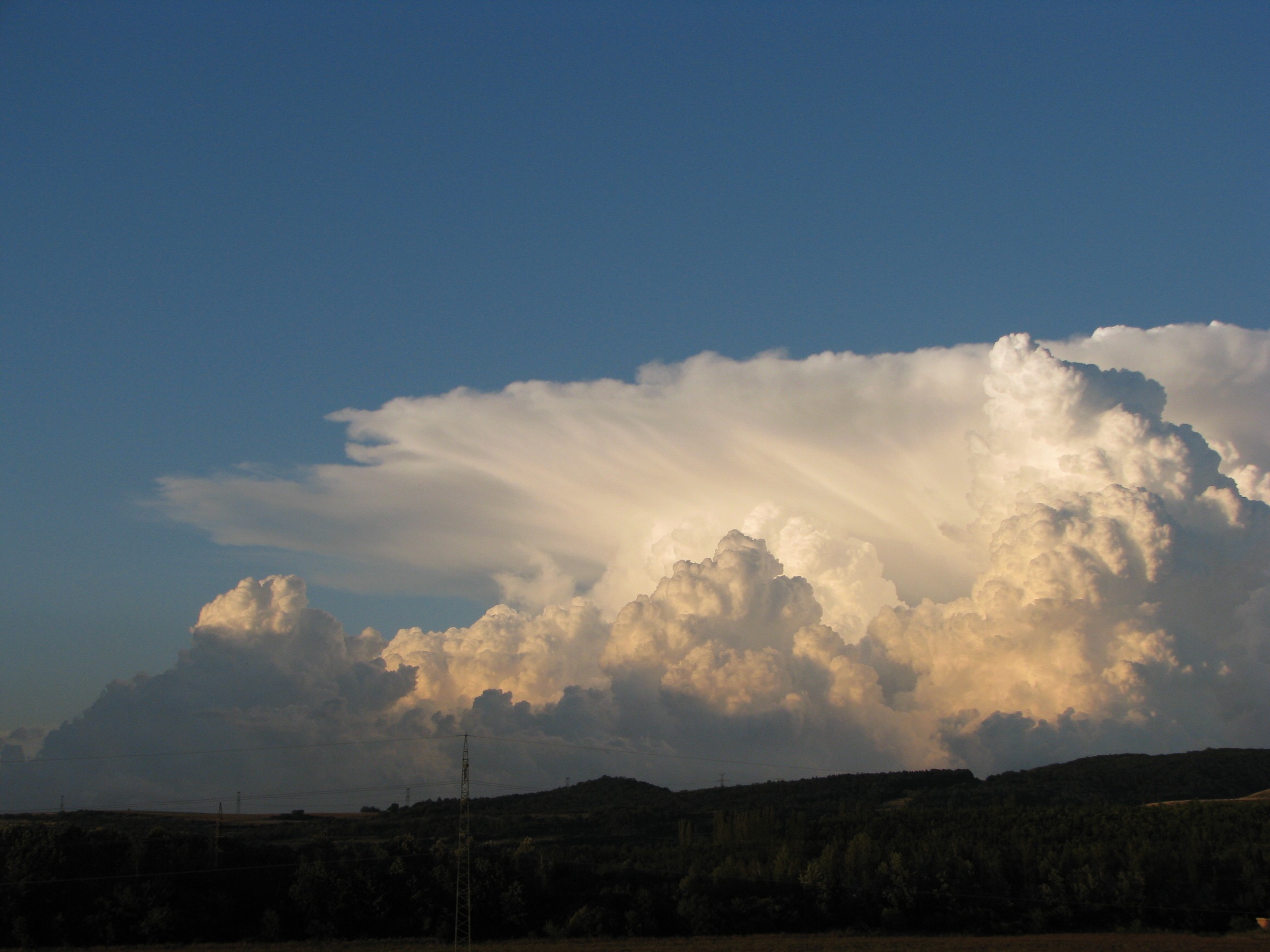 Večerní bouřkový oblak