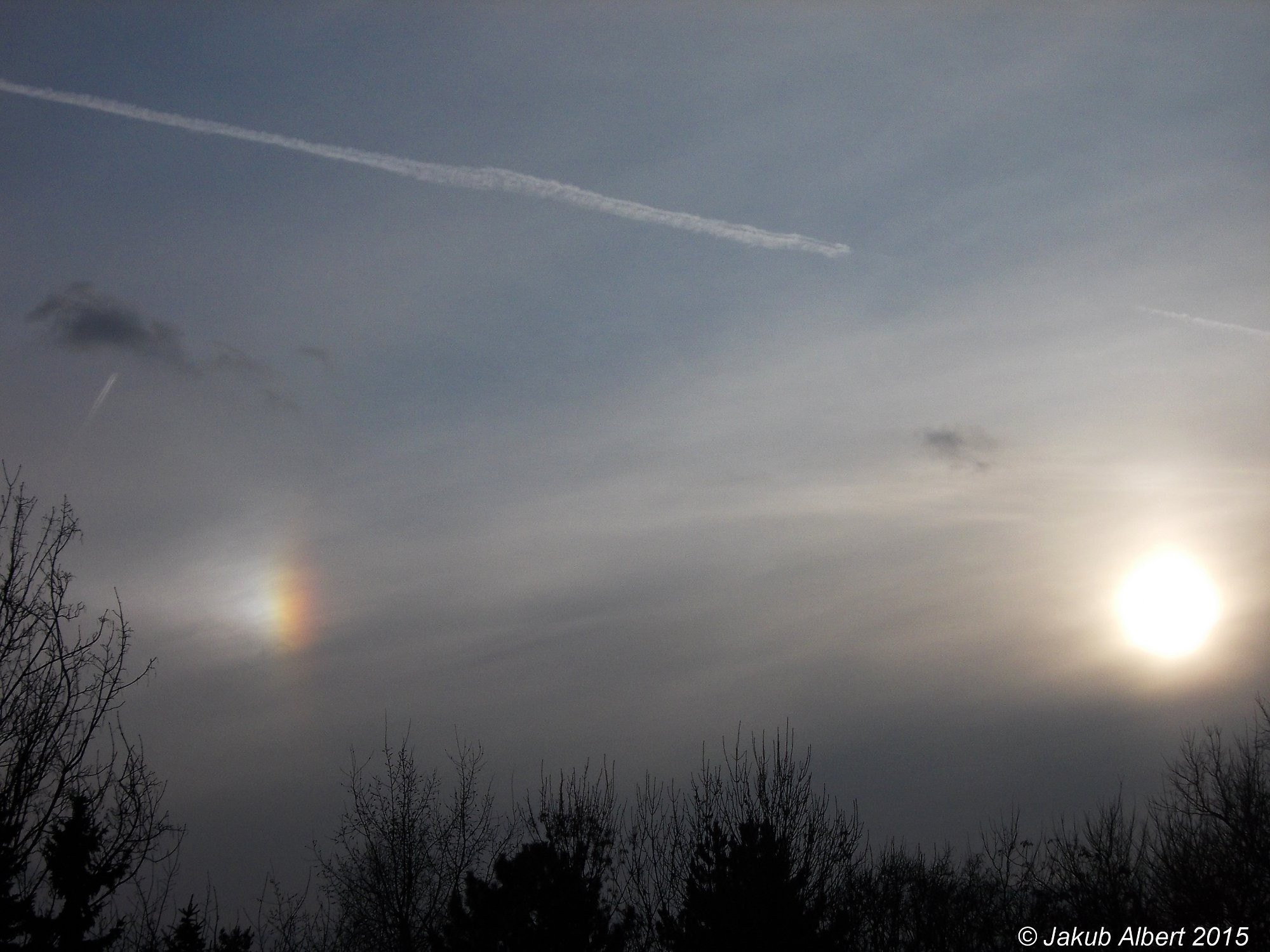 Parhelium vlevo od Slunce