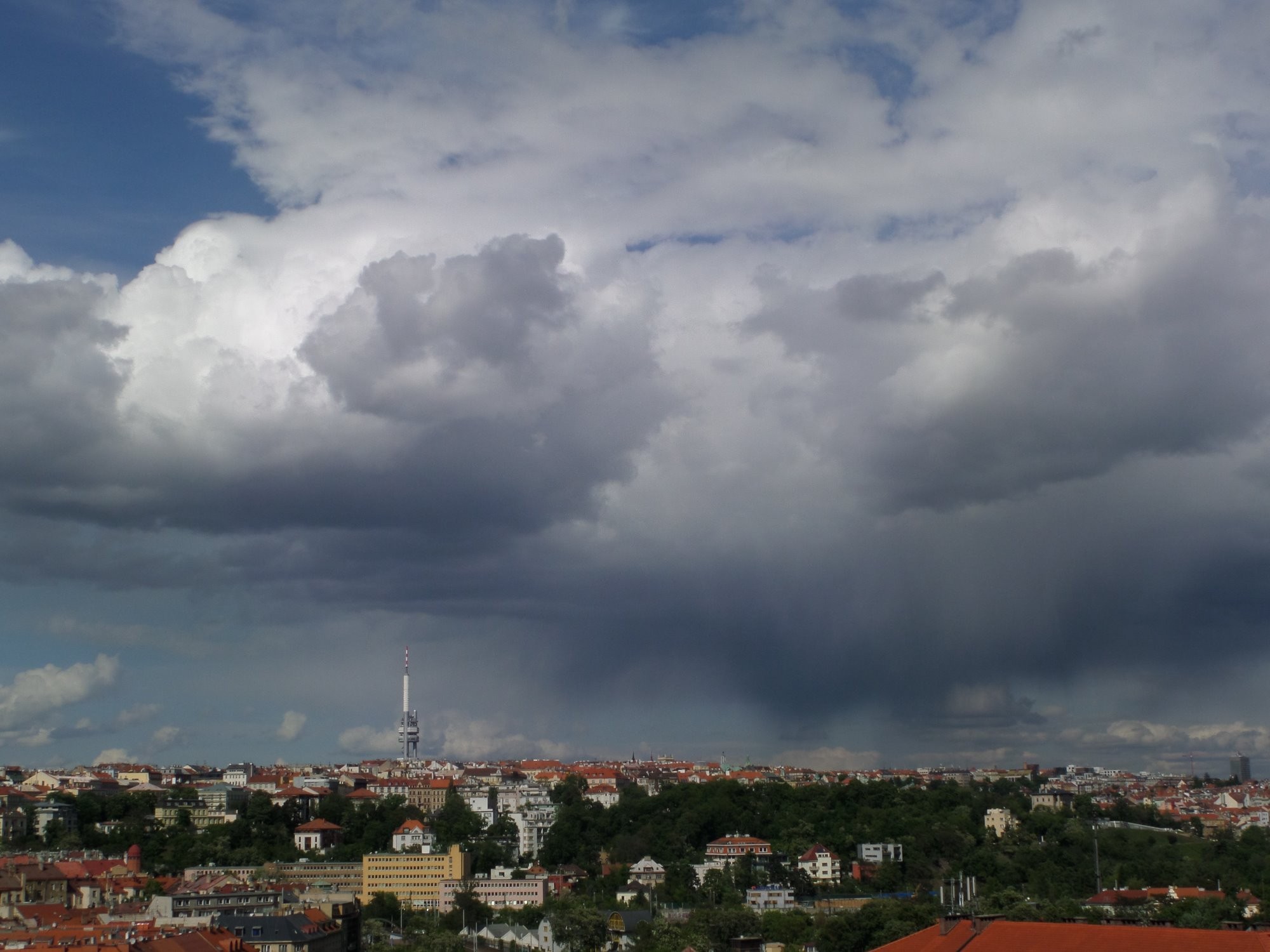 Přeháňka nad Prahou 12.5.2014