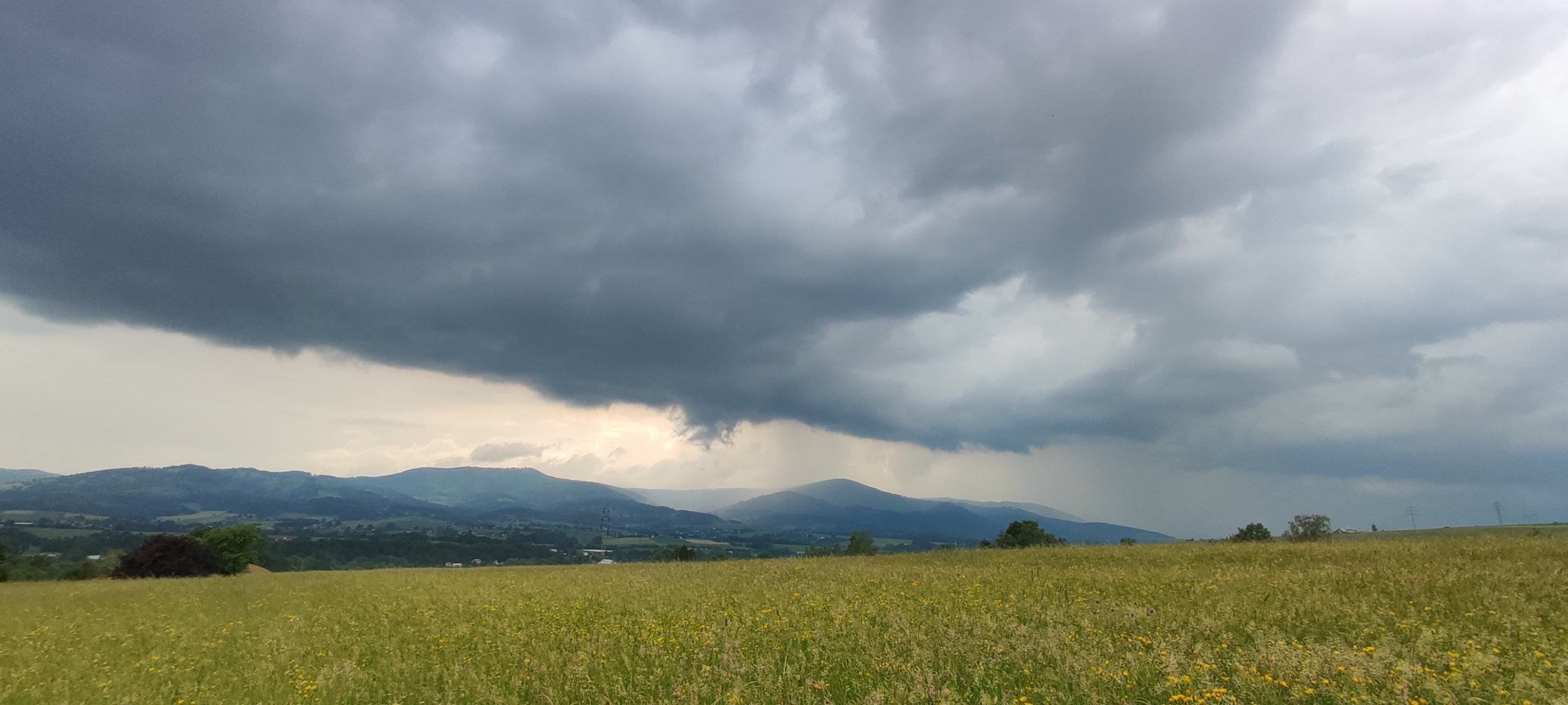 Bouřka nad Beskydami