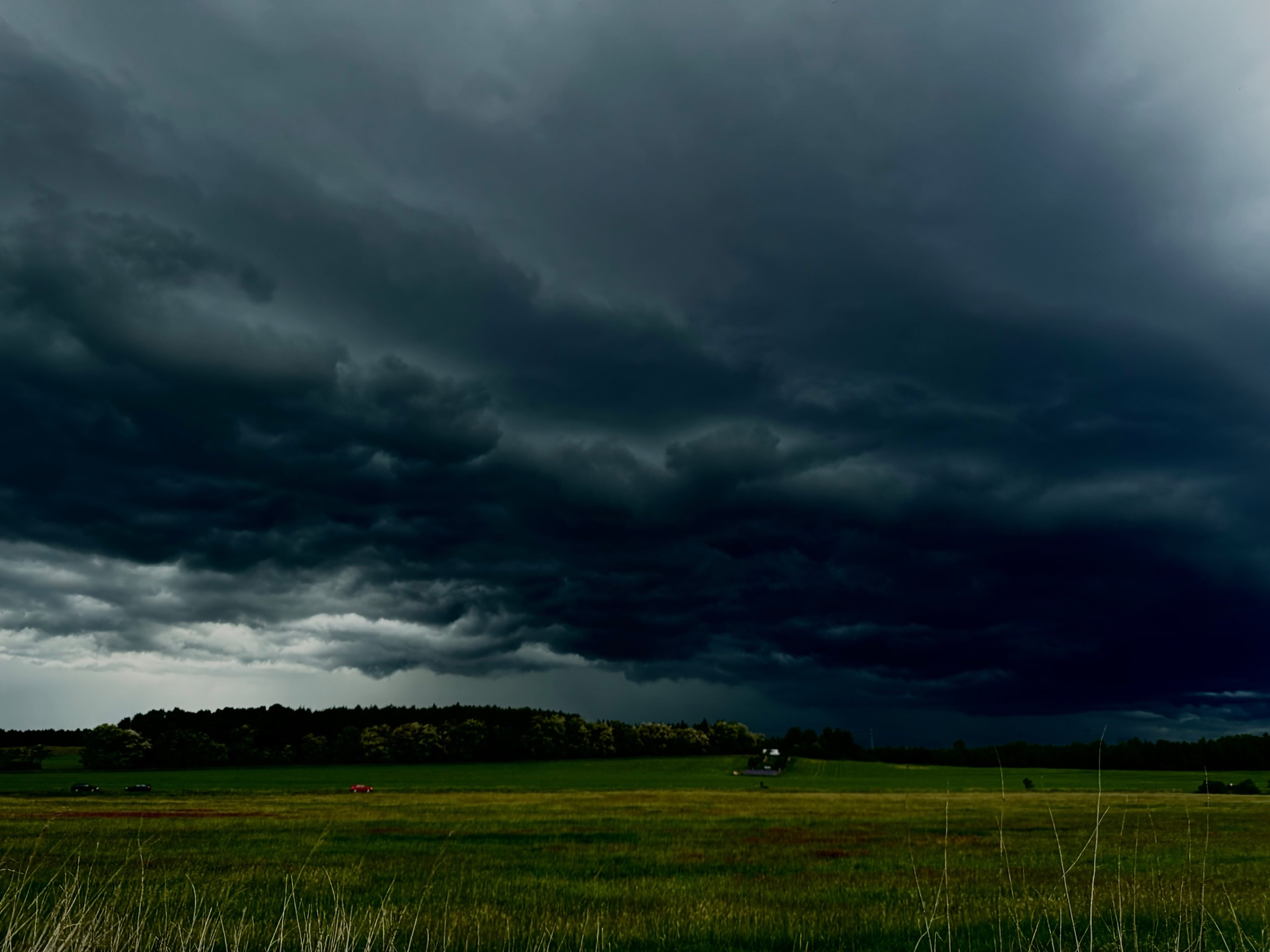 Přicházejicí bouřkový pásmo