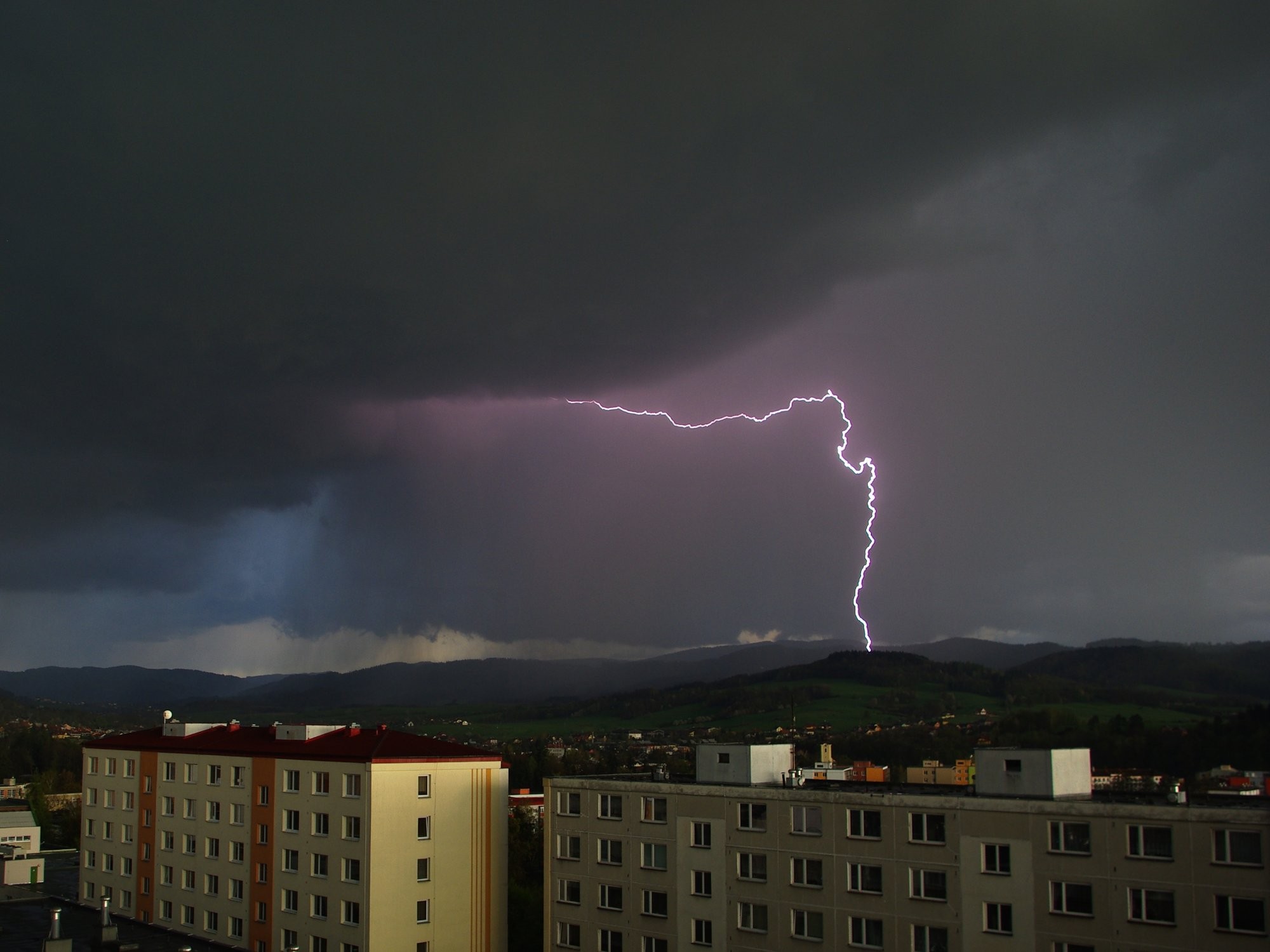 Blesk nad Rožnovem pod Radhoštěm