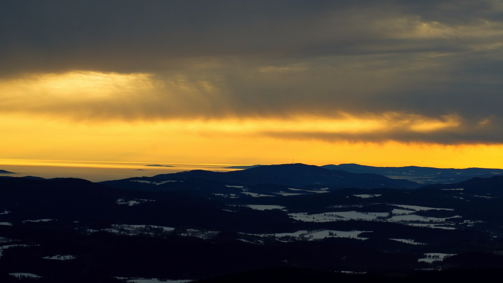 Východ slunce ze šumavského Boubína