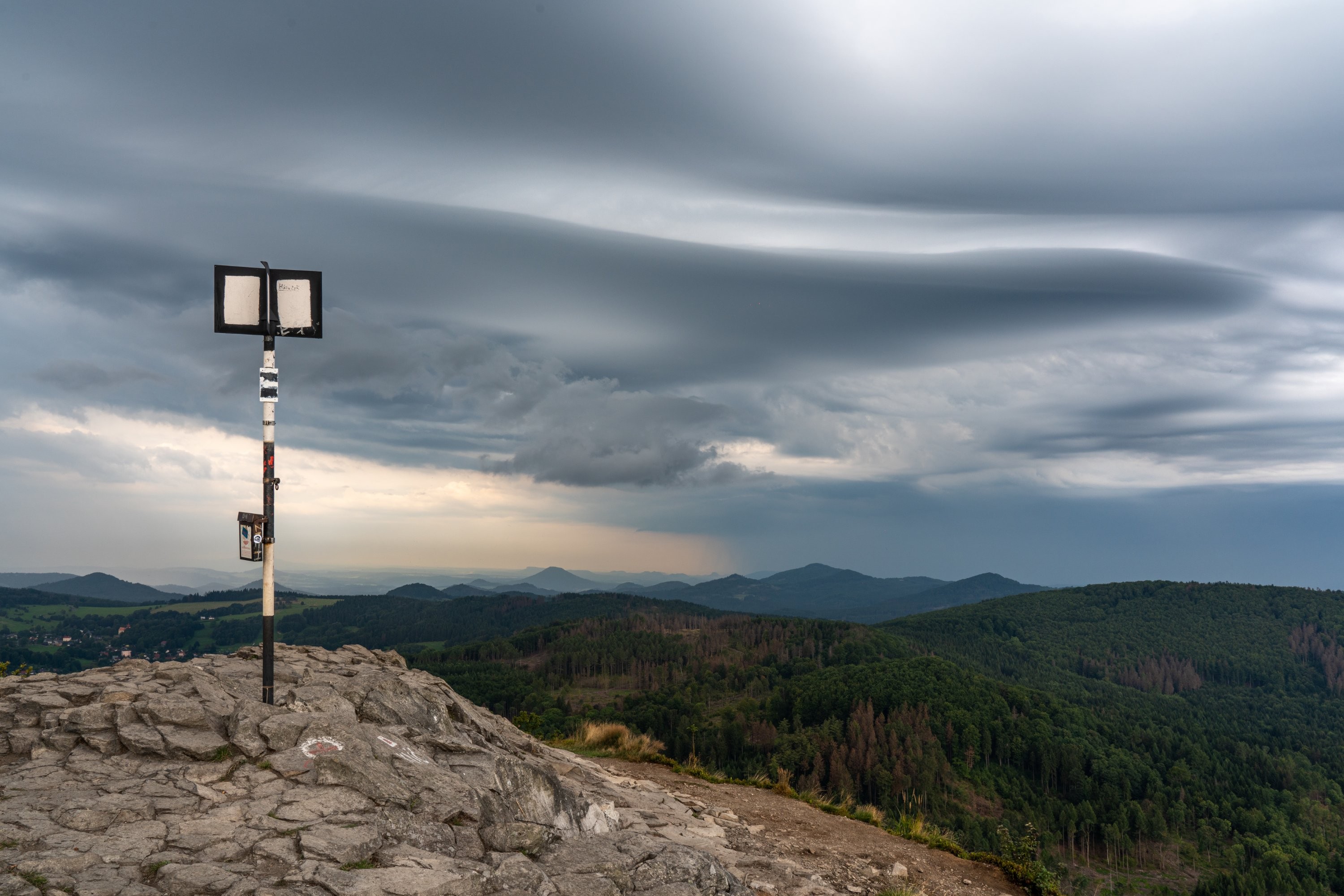 Bouřkové mraky nad Lužickými horami
