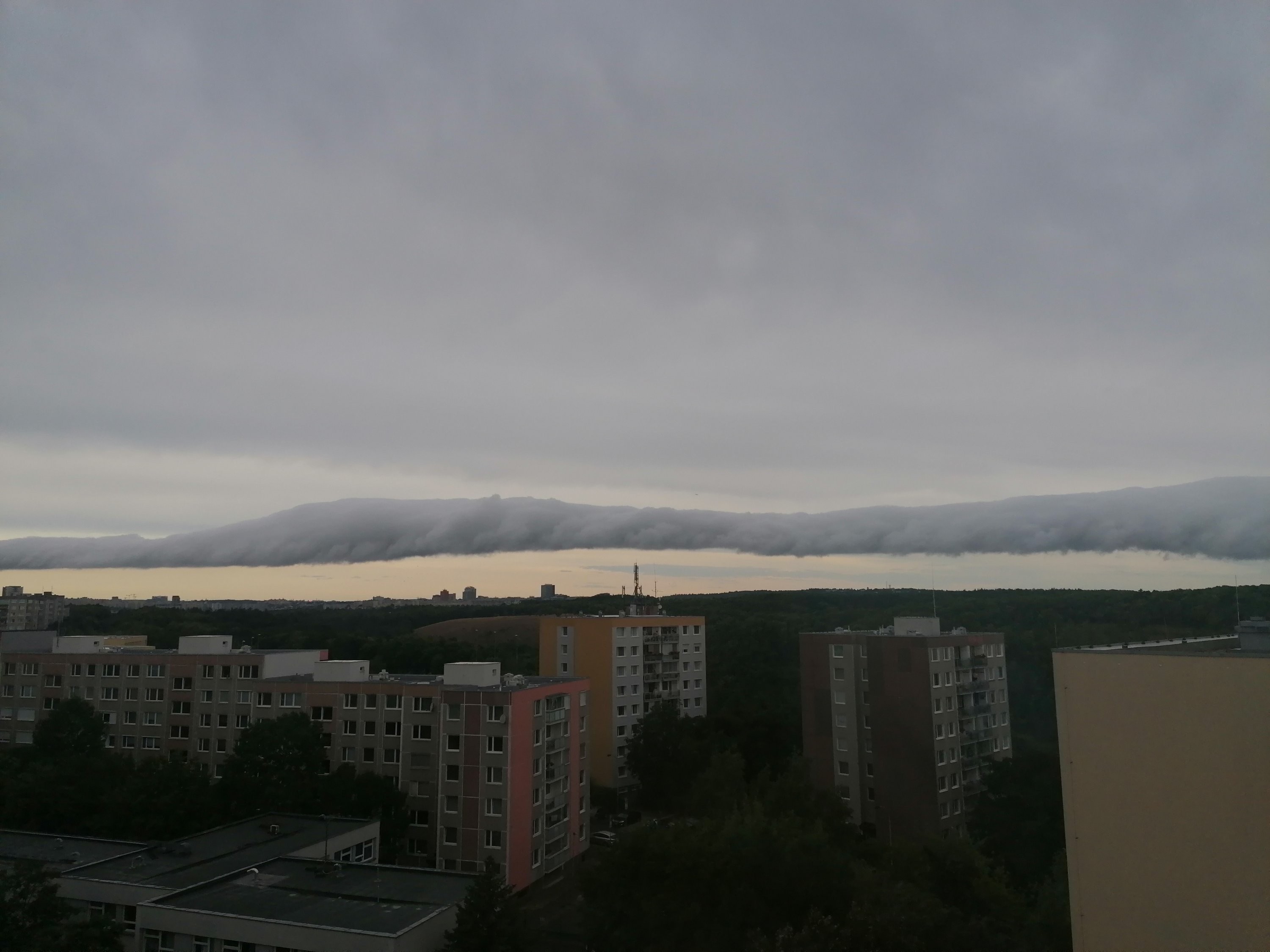 Roll cloud nad Prahou 