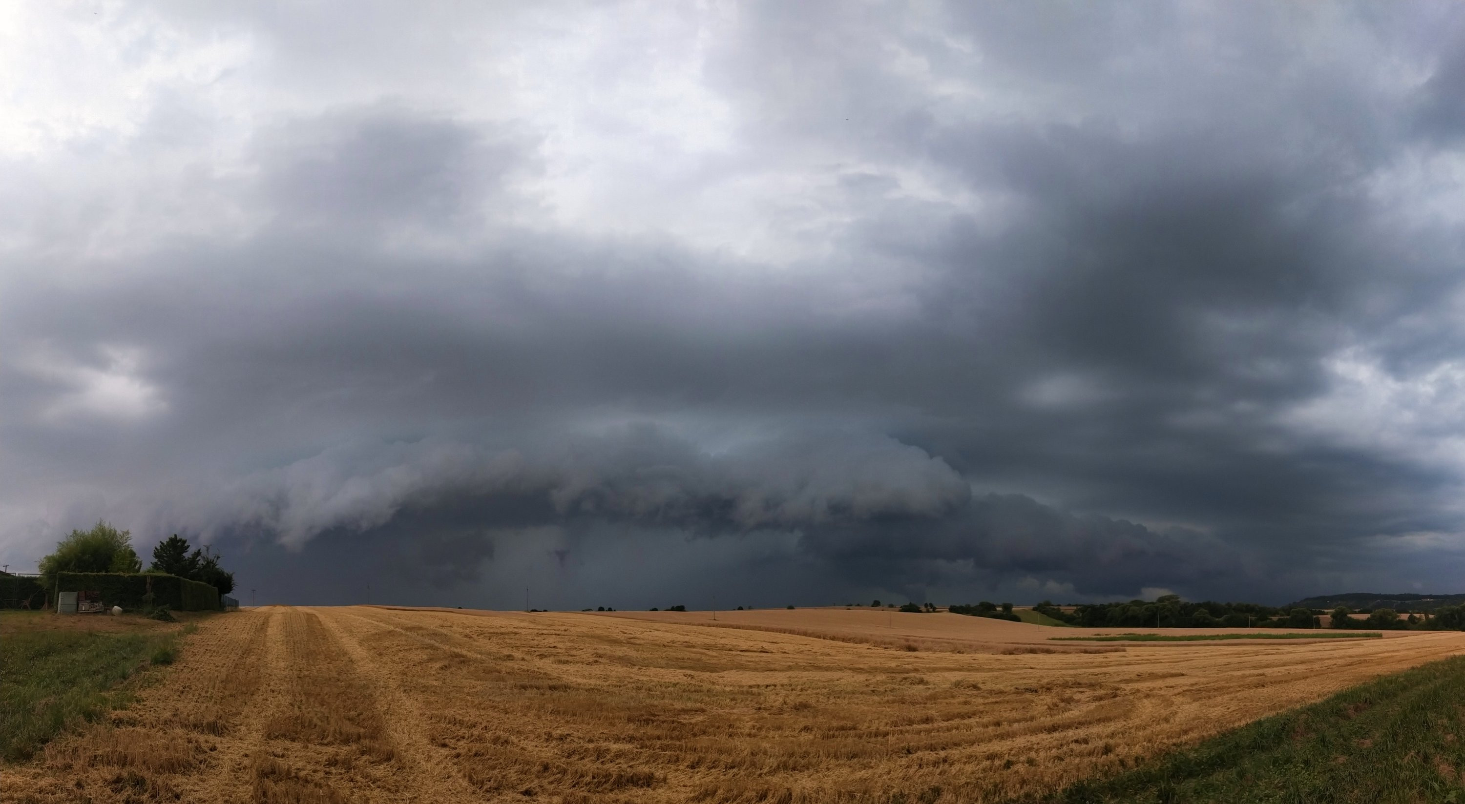 Shelf cloud