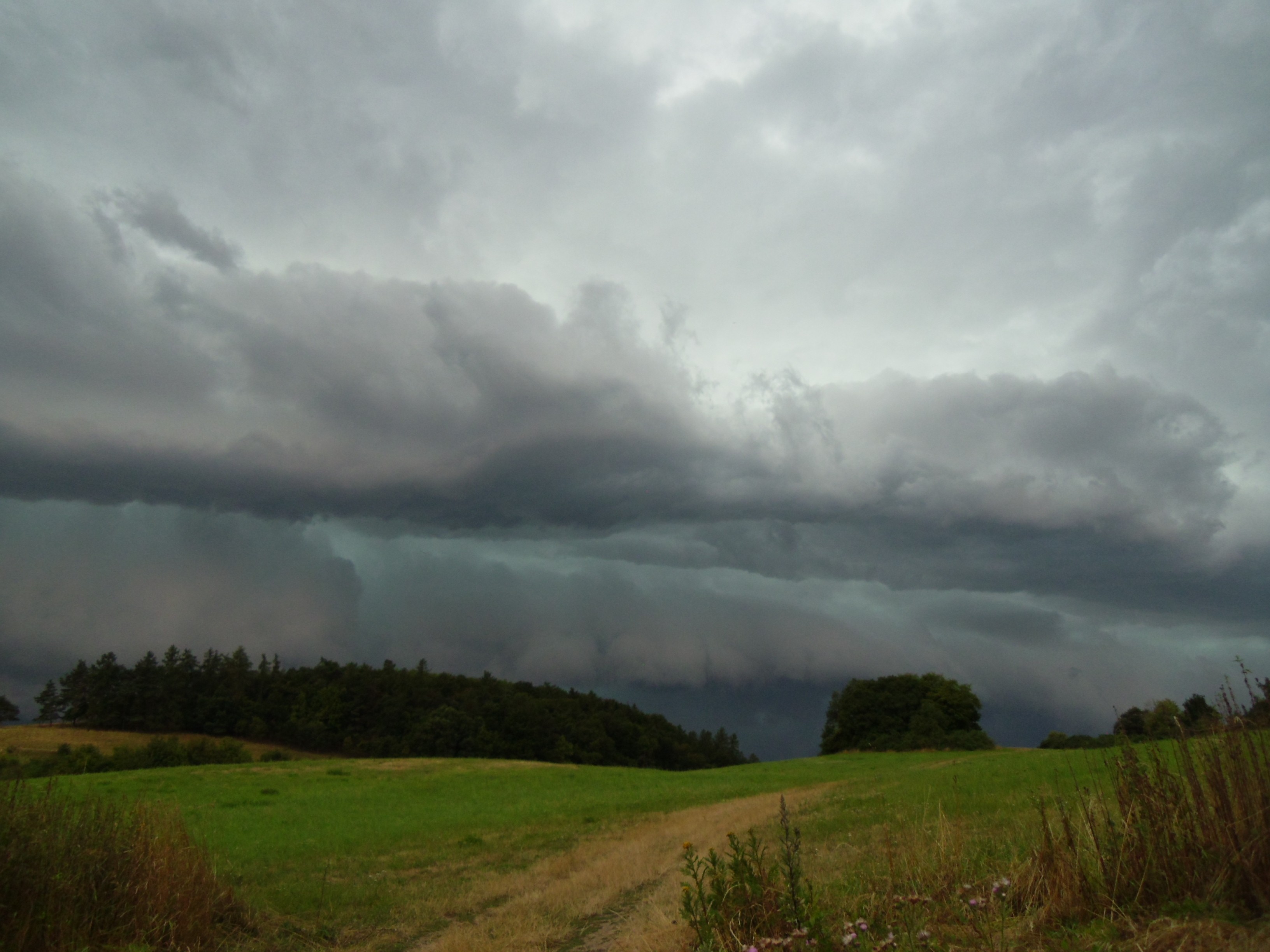 Shelf cloud nad Křivoklátem