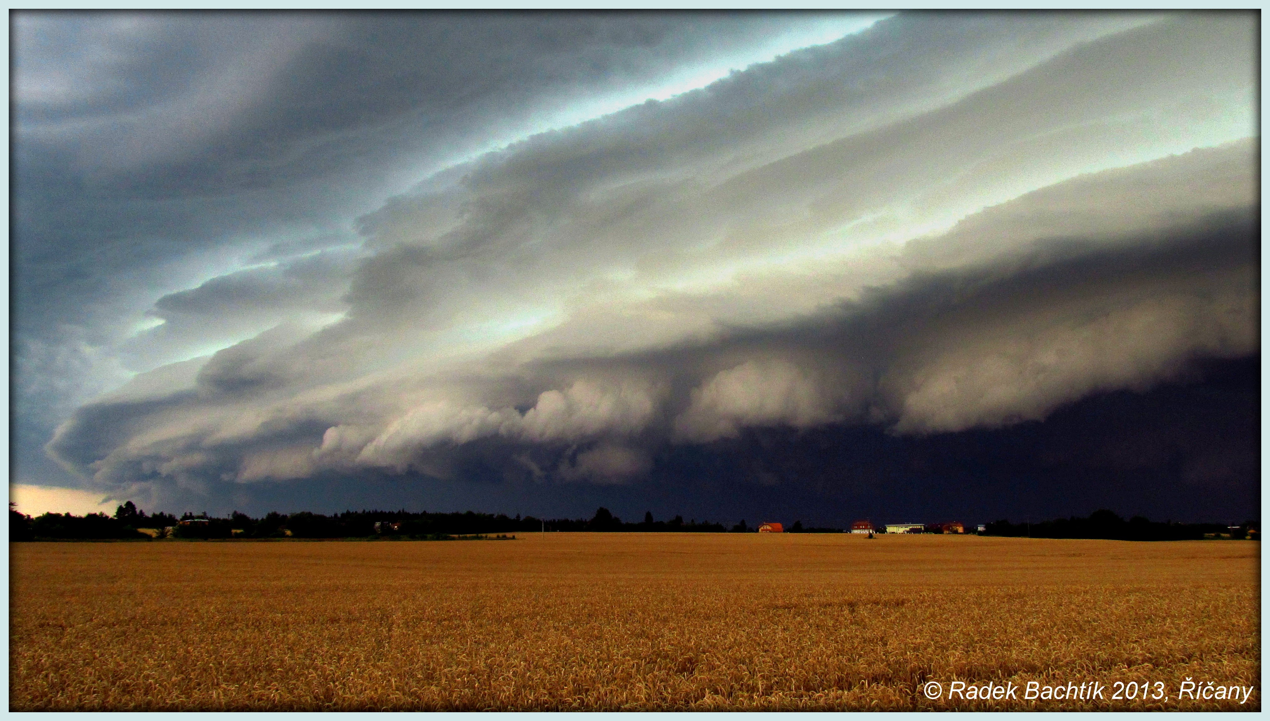 Silná bouře nad Prahou