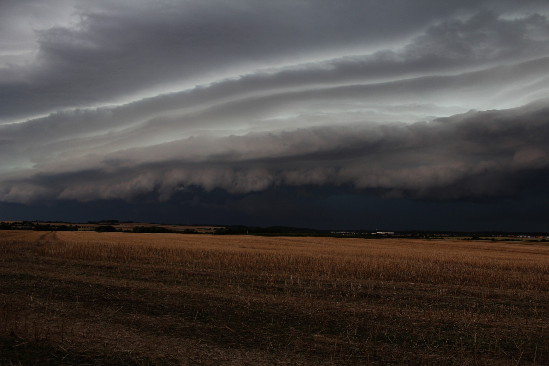 Shelf cloud ve středních Čechách