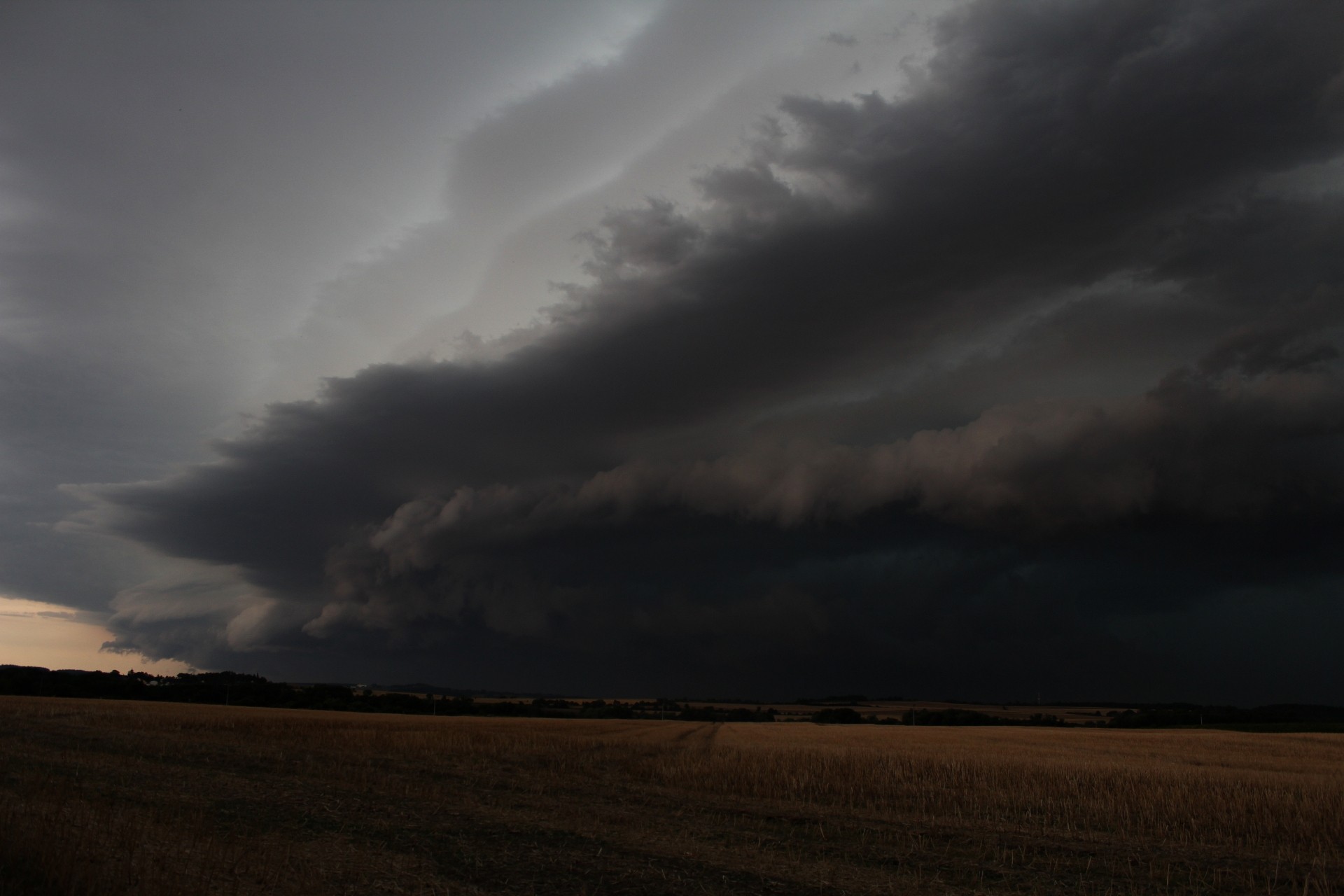Shelf cloud ve středních Čechách