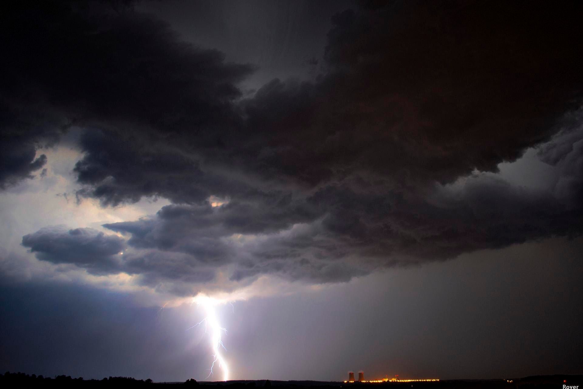 Silný blesk u Temelína