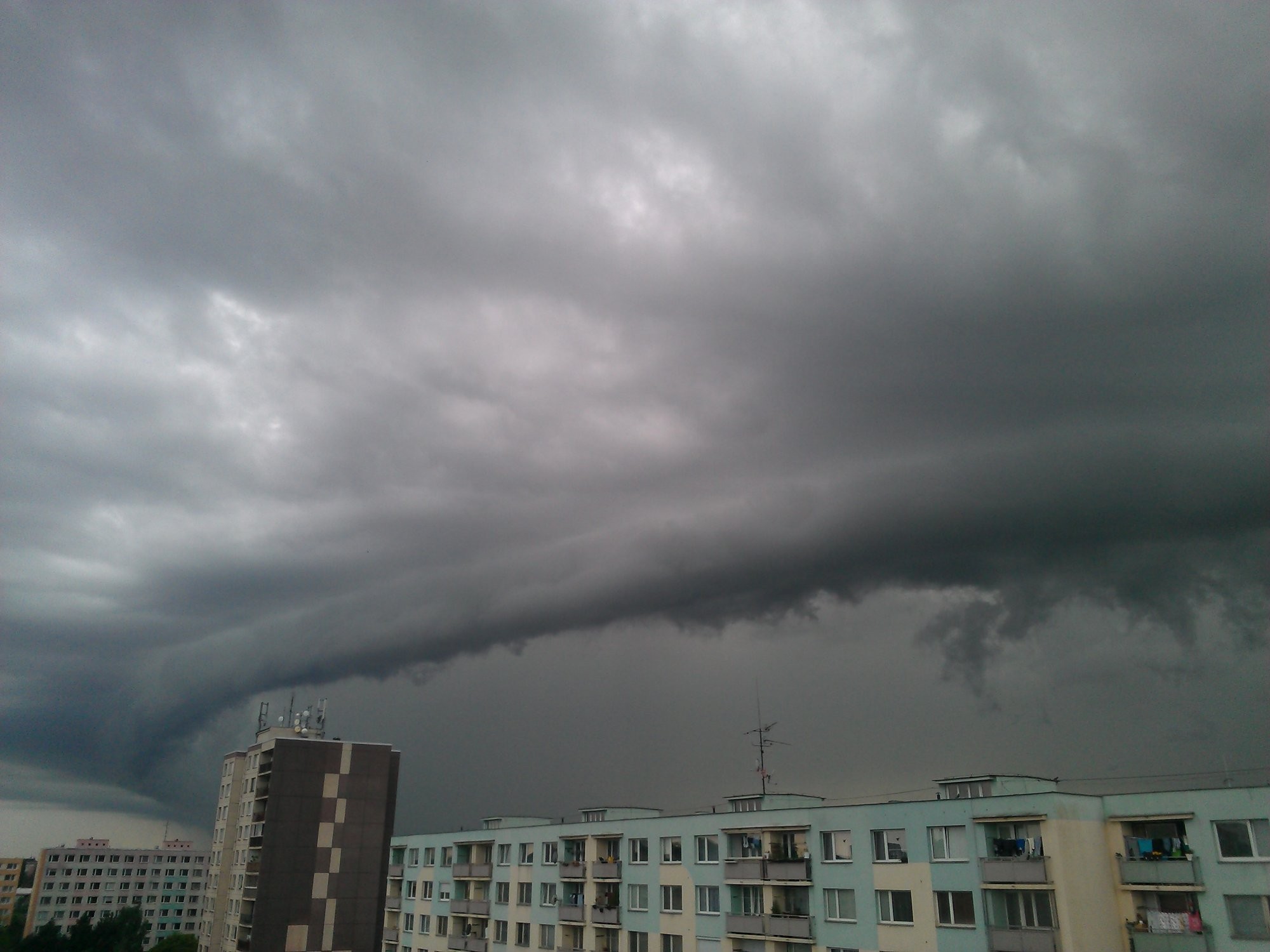 Mrak do zatáčky...