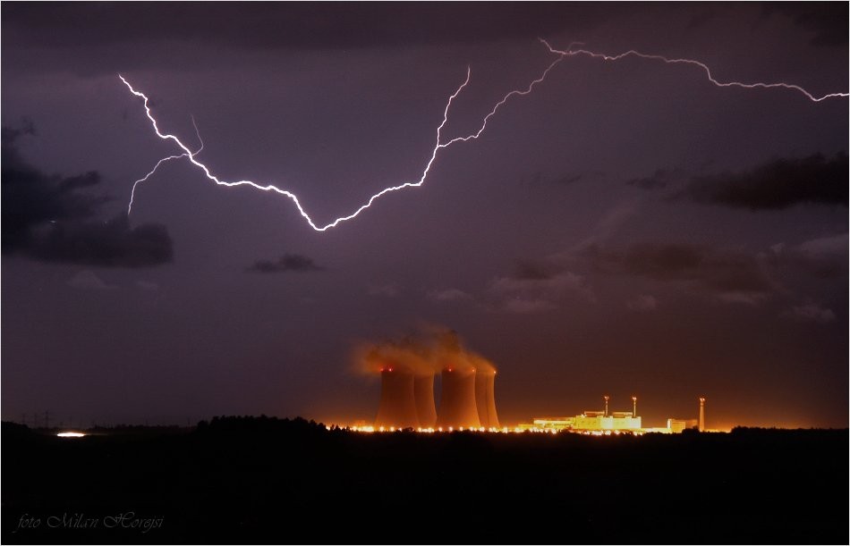 Blesk nad Temelínem