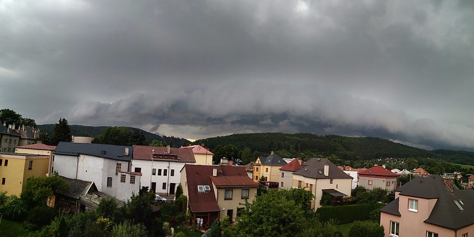 Shelf cloud se blíží