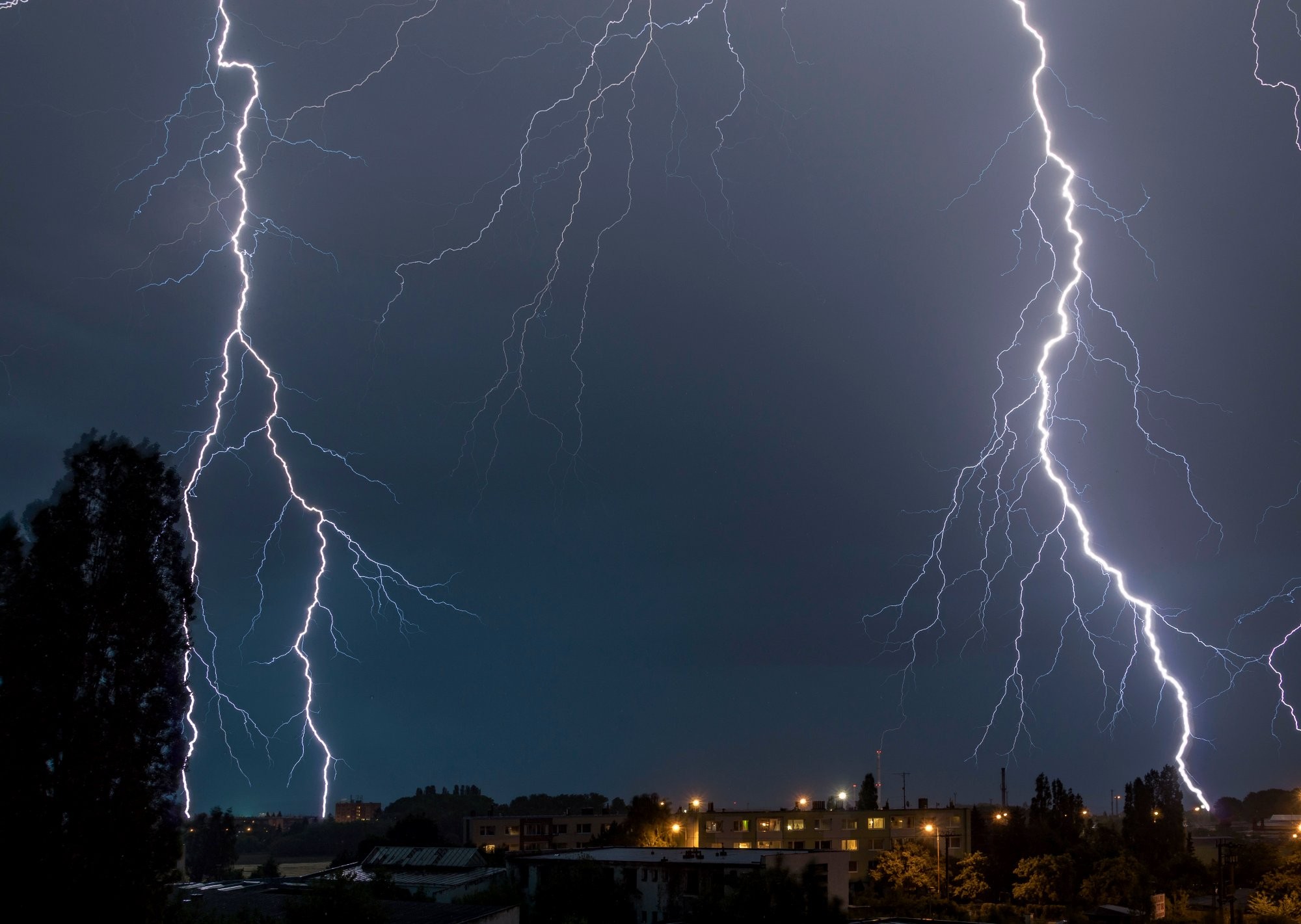 Červnová bouřka nad Chomutovem