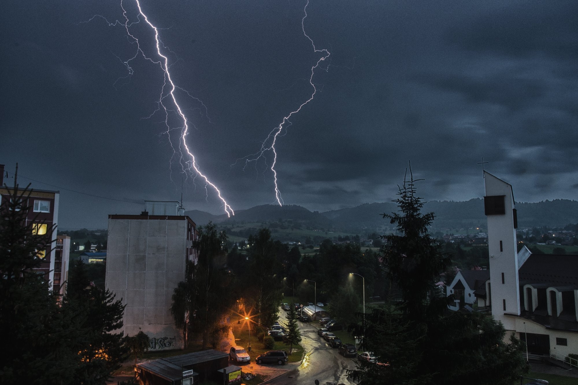 Blesky nad sídliskom I.