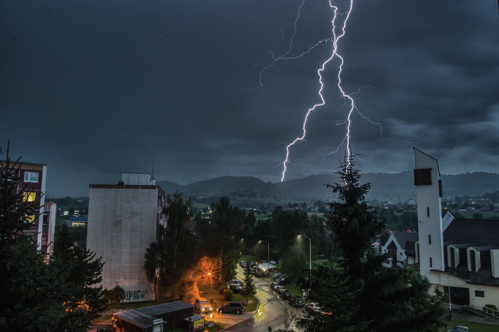 Blesky nad sídliskom II.