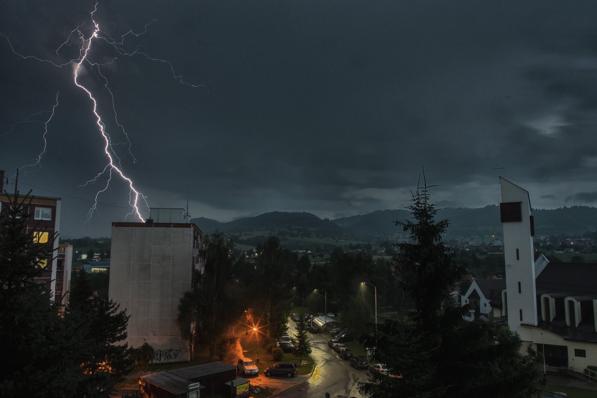 Blesky nad sídliskom III.