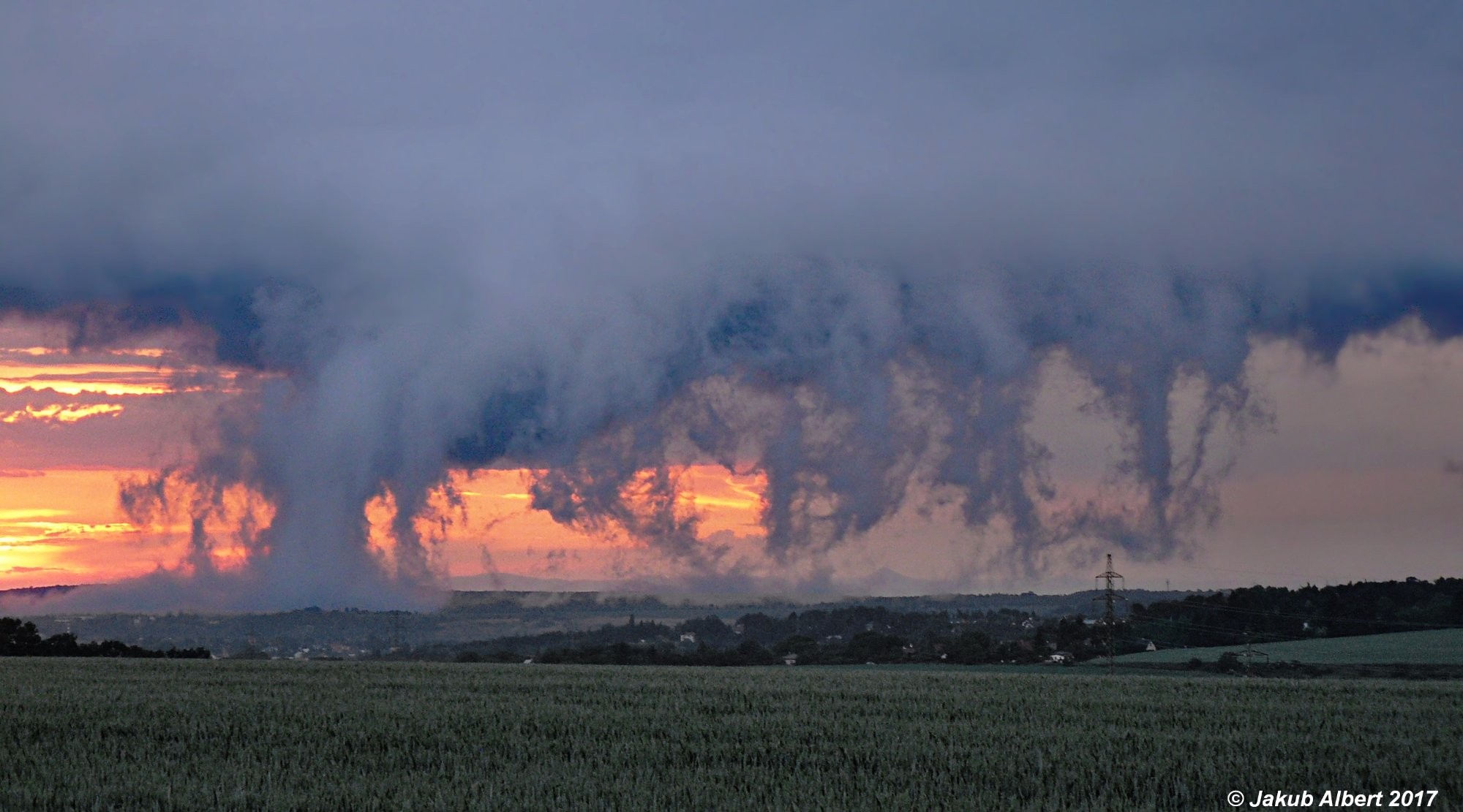 Příchod bouřky na sever Prahy