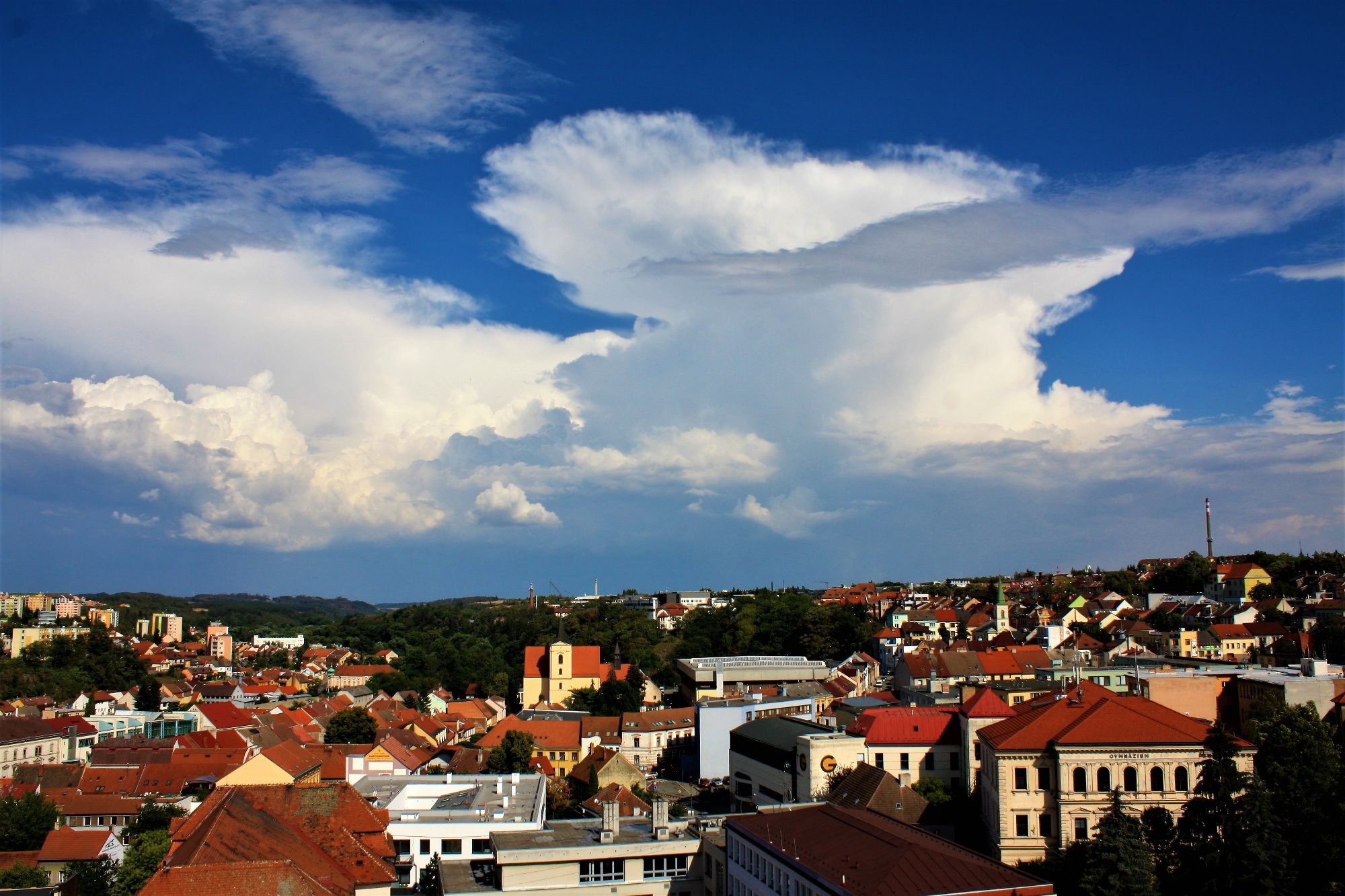 Bouřkový oblak nad Třebíčí