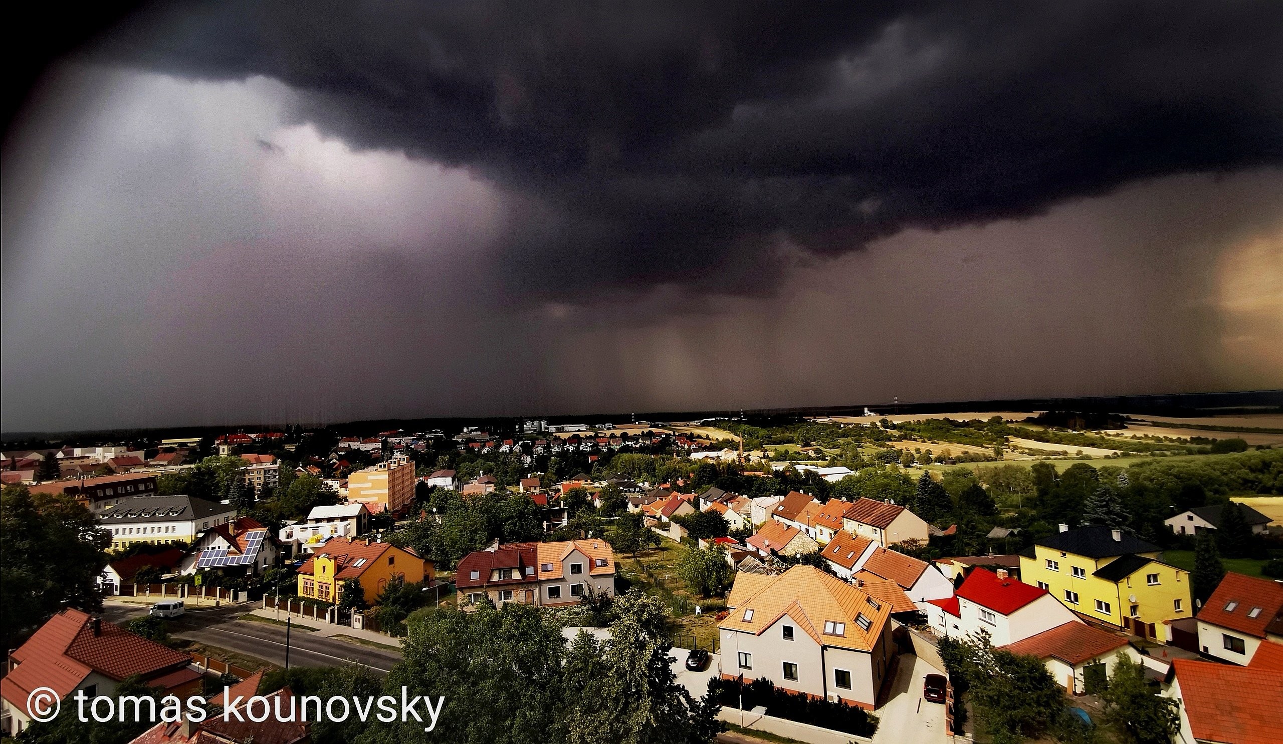 Příchod bouře do Nového Strašecí 