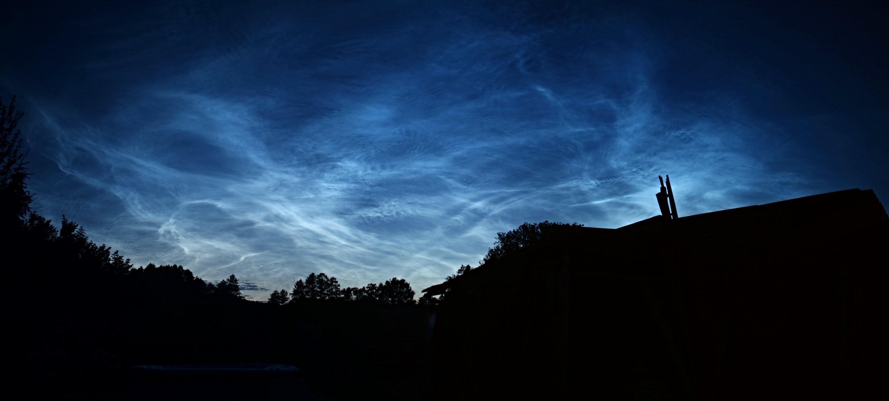 Noční svítíc oblaka