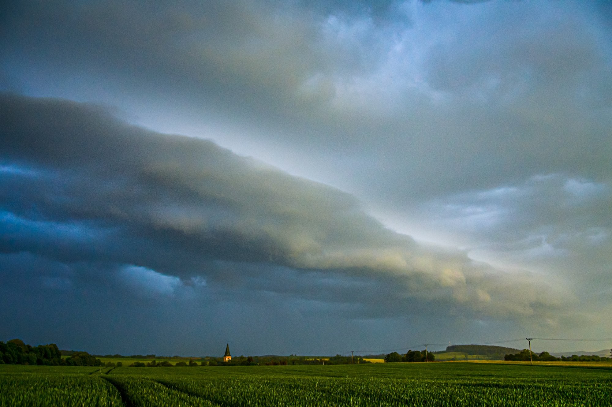 Shelf cloud nad Trutnovskem
