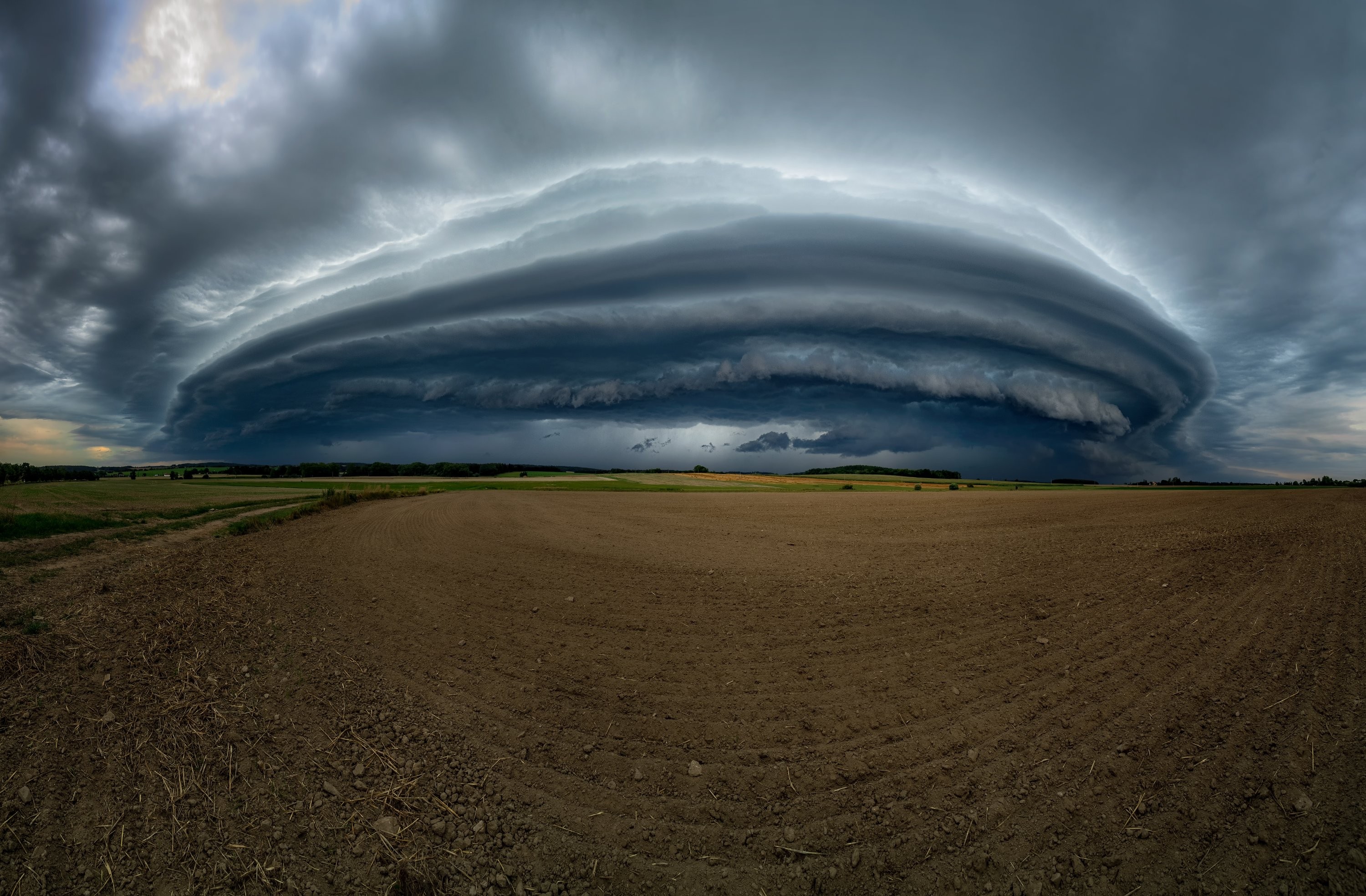 Shelf cloud (Arcus) 
