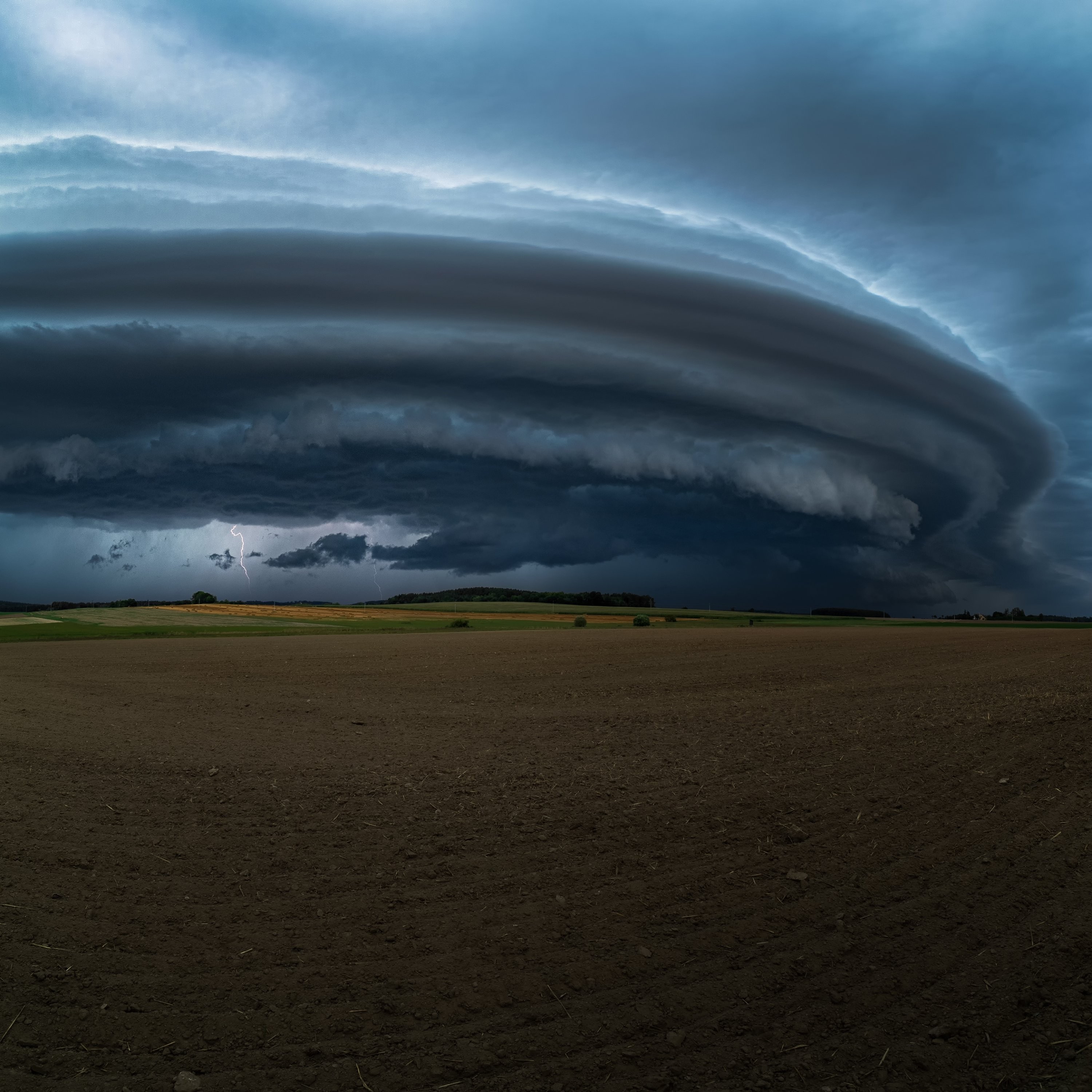 Shelf cloud (Arcus)  a CG blesk