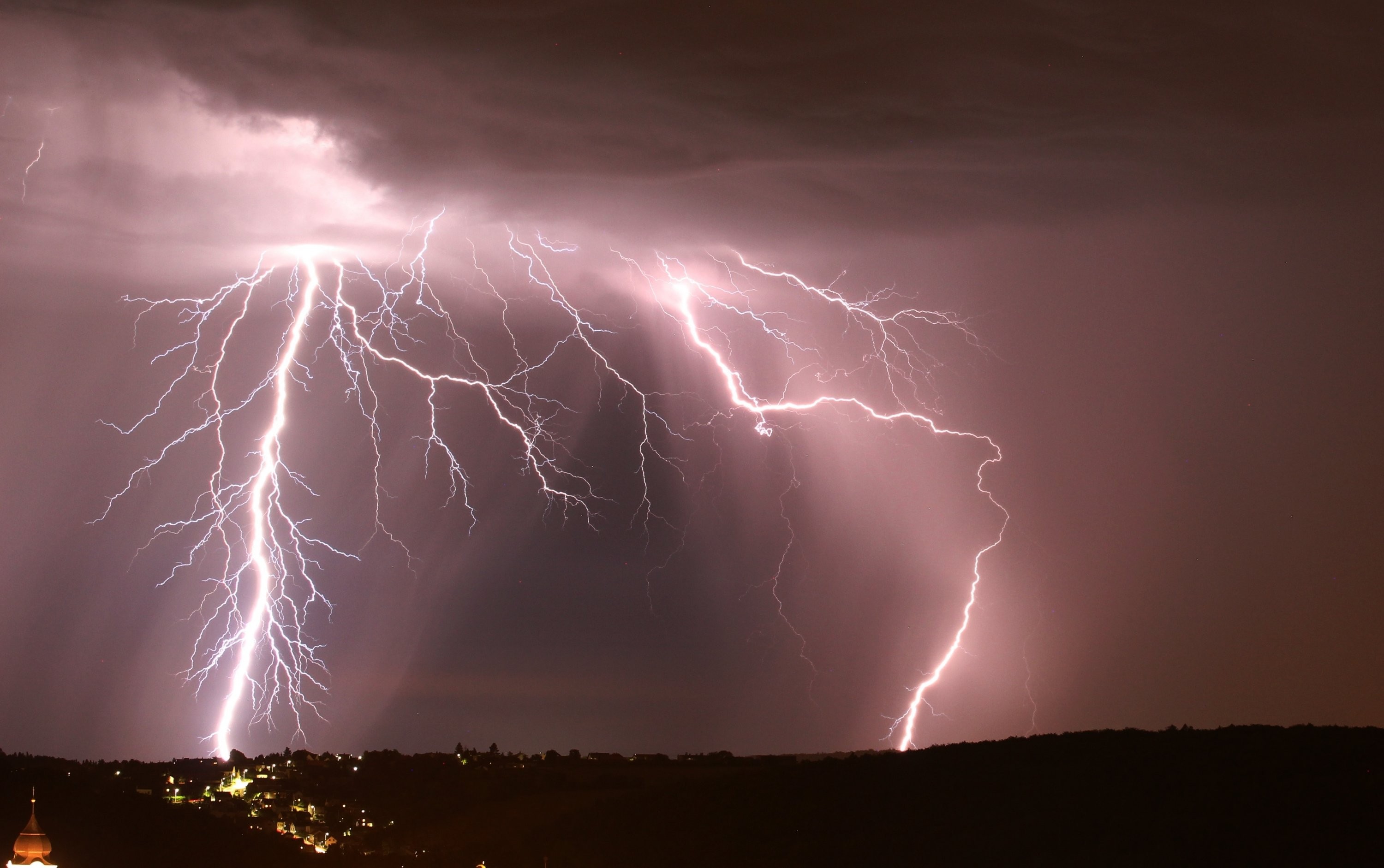 Vzdálený blesk nad Poodřím