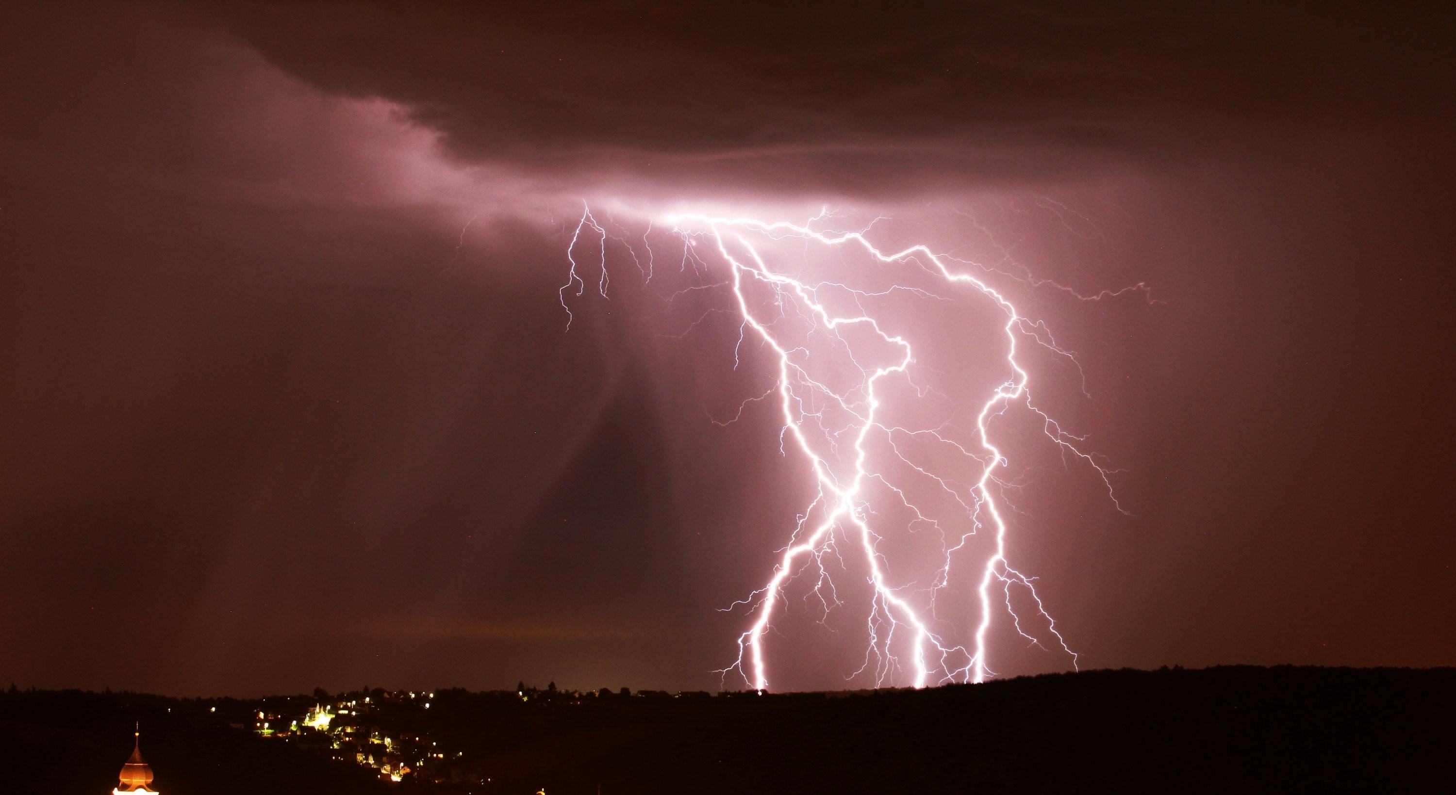 Vzdálený blesk nad Poodřím