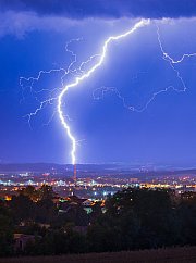 Větvený CG blesk nad Českými Budějo
