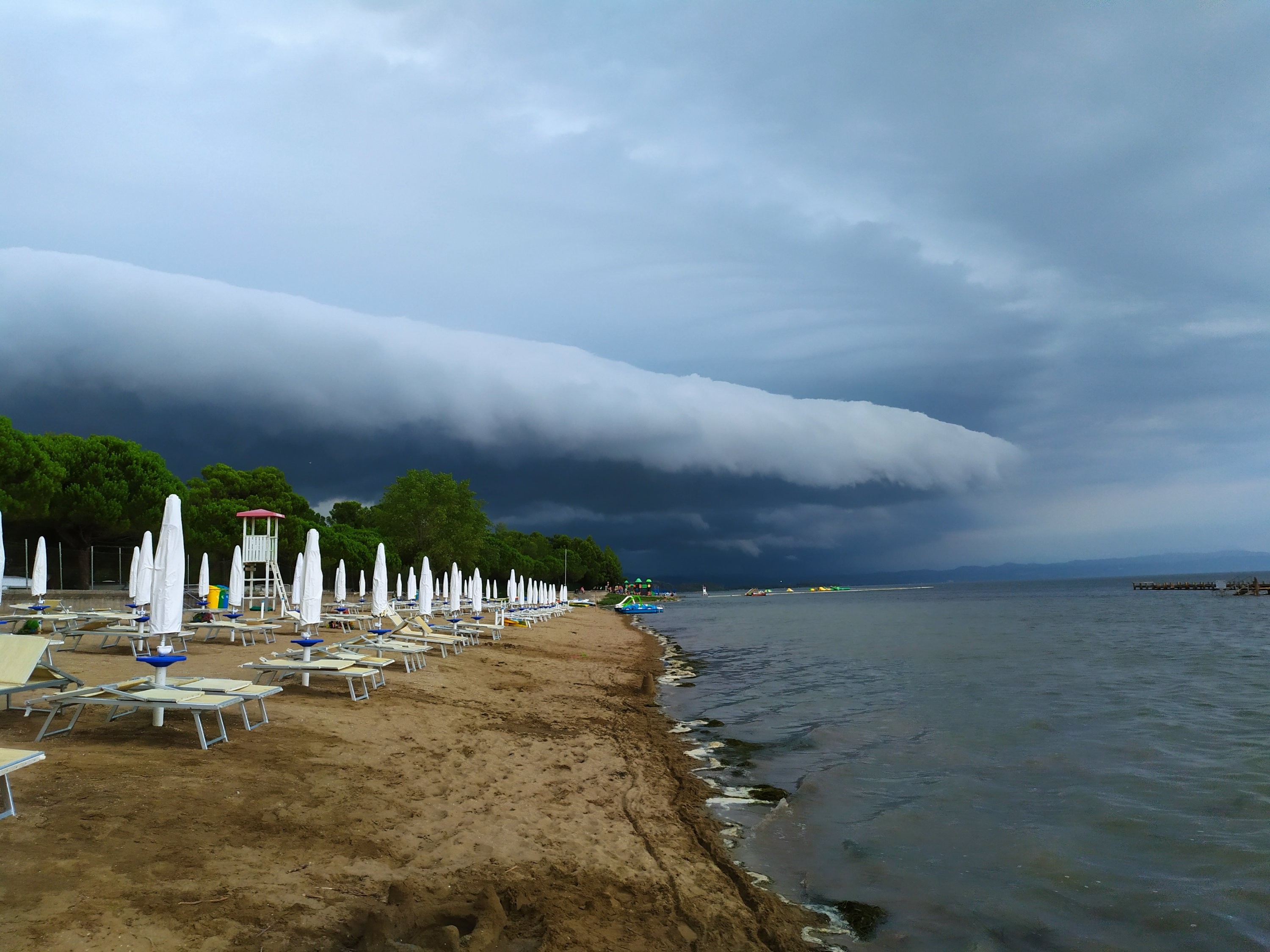 Bouře nad pobřežím 