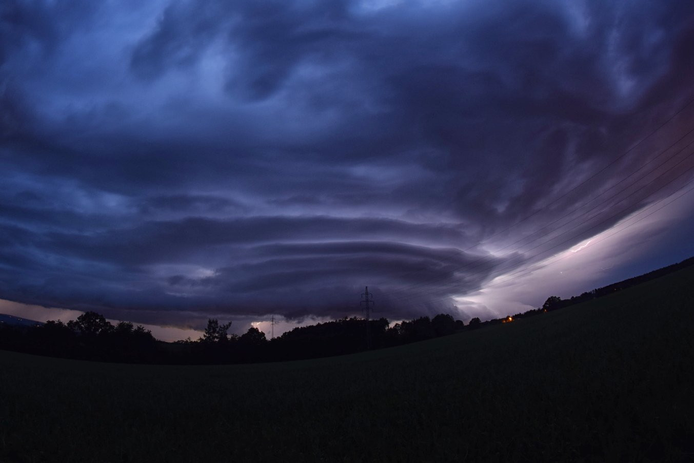 Noční přechod bouře