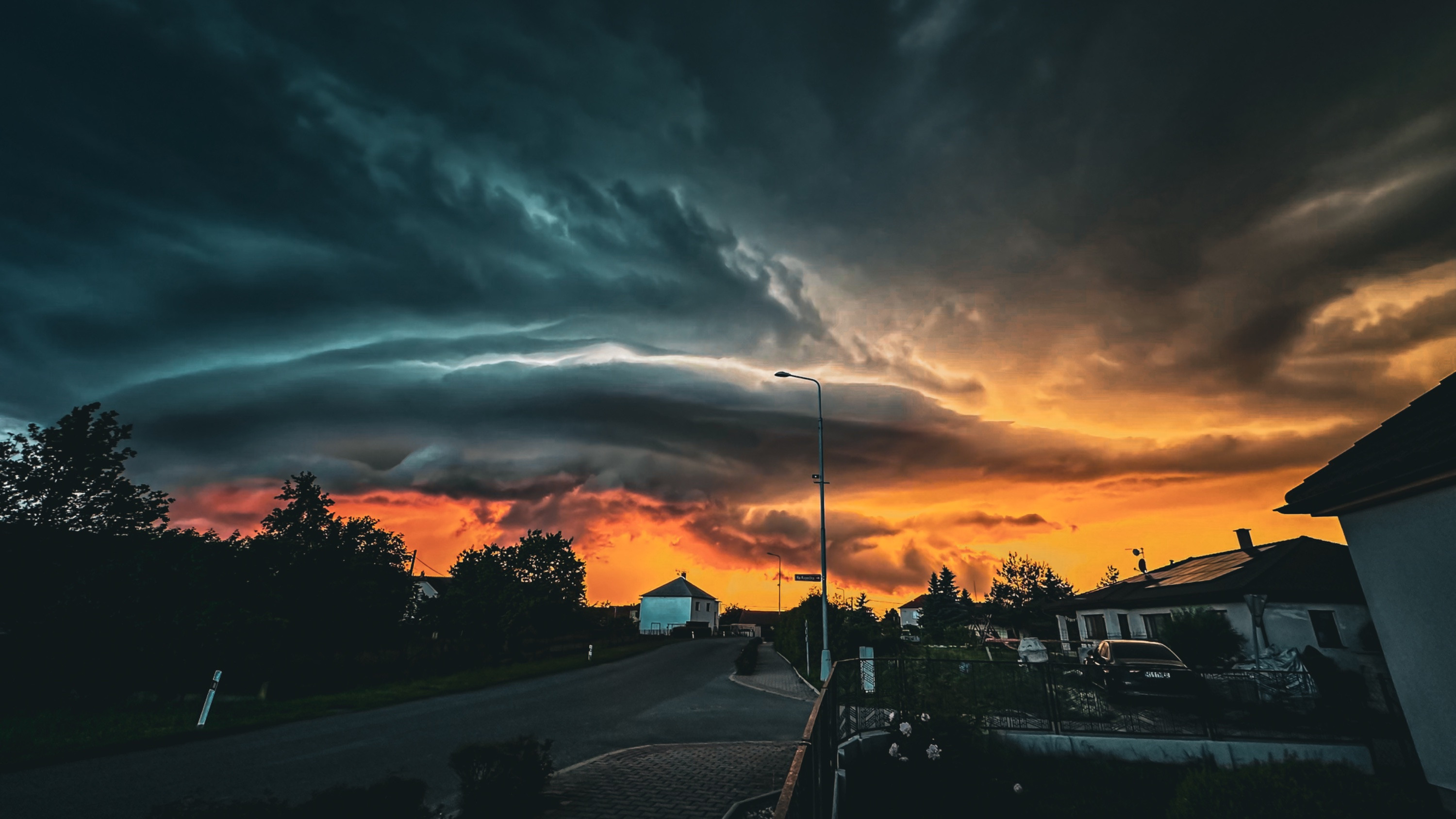 Bouřka nad Holickem