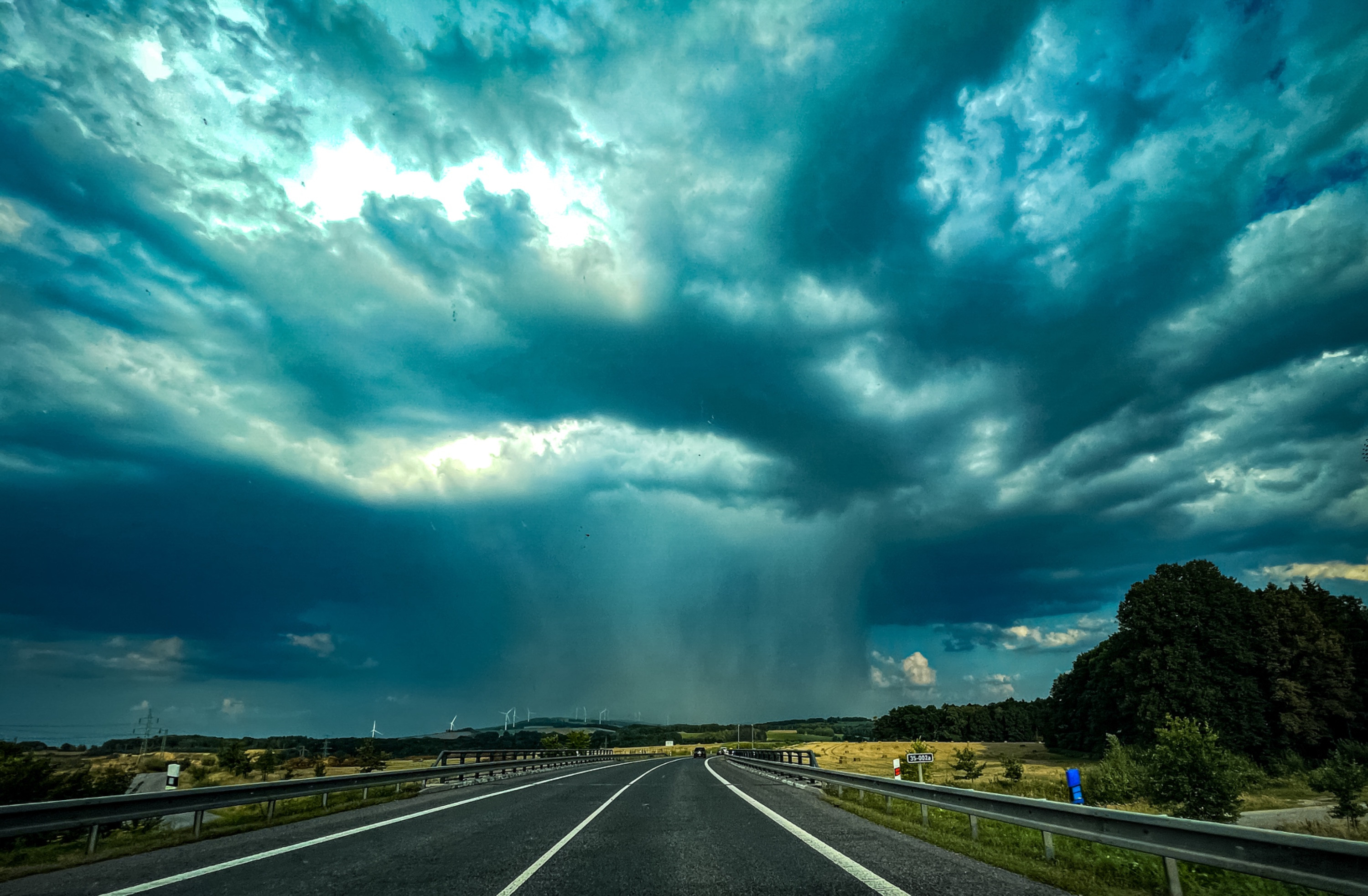 Bouřkový “sloup” nad Chrastavou