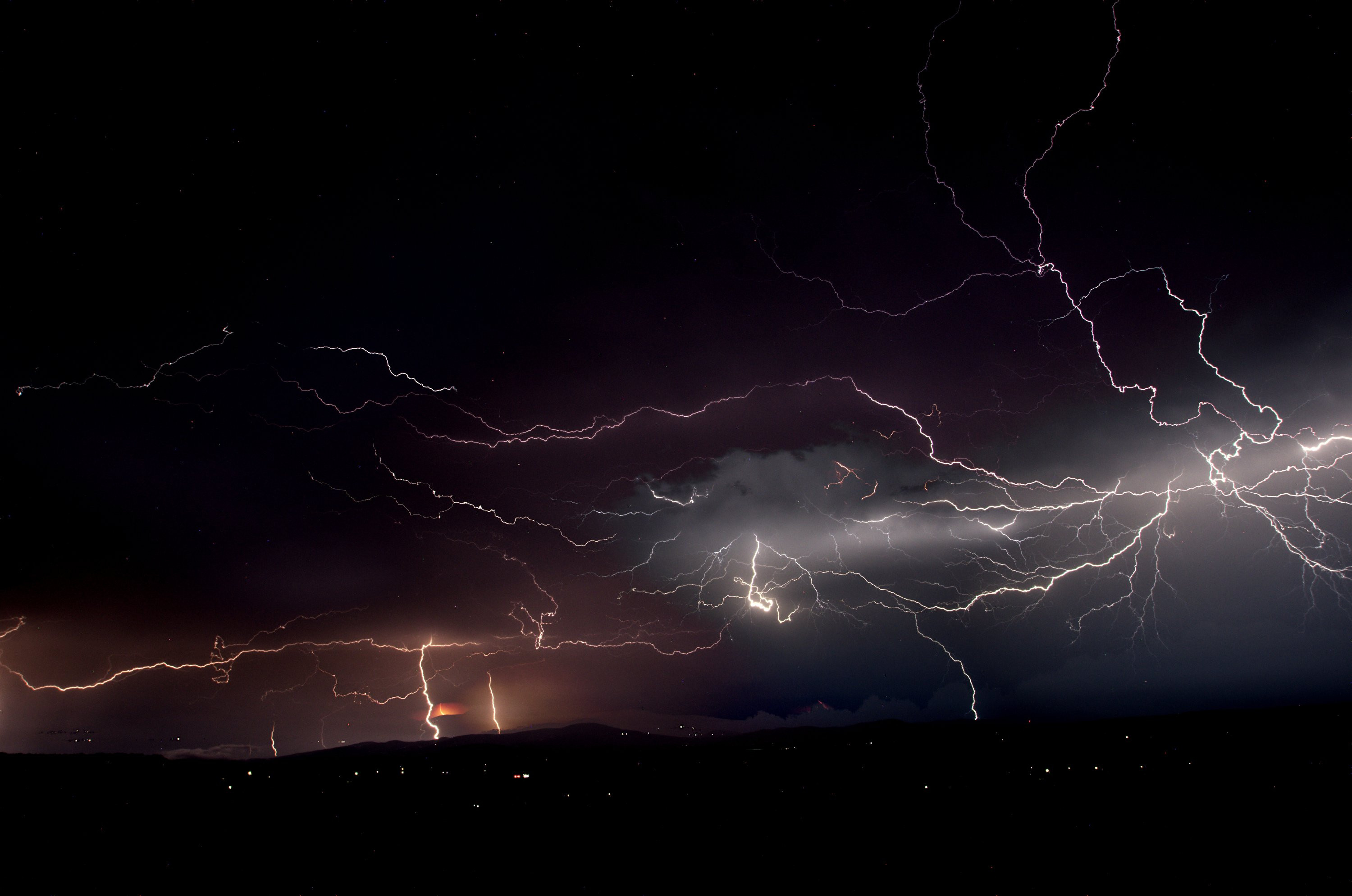 Nad Nitrou sa blyska