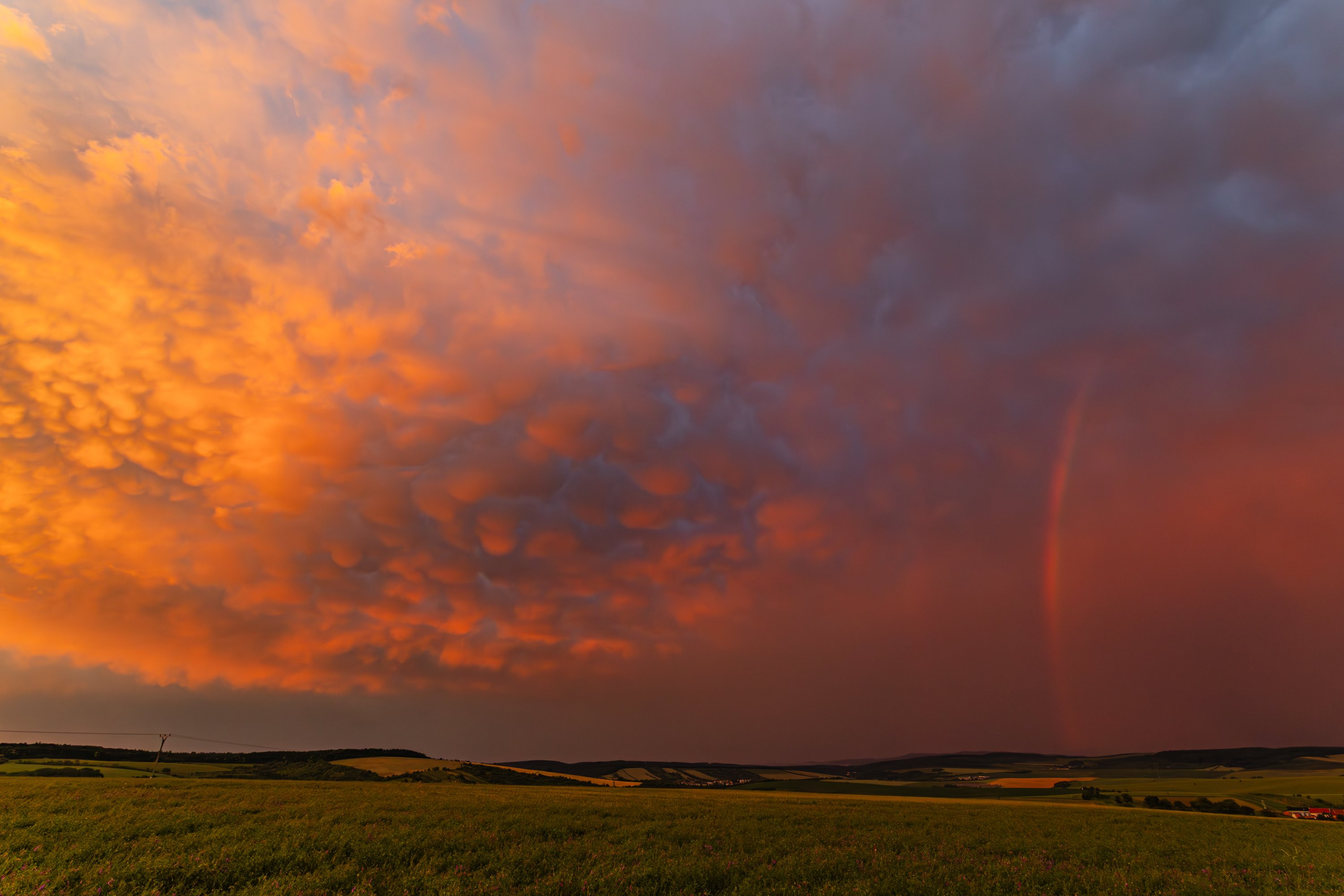 Cumulonimbus mamma a redbow