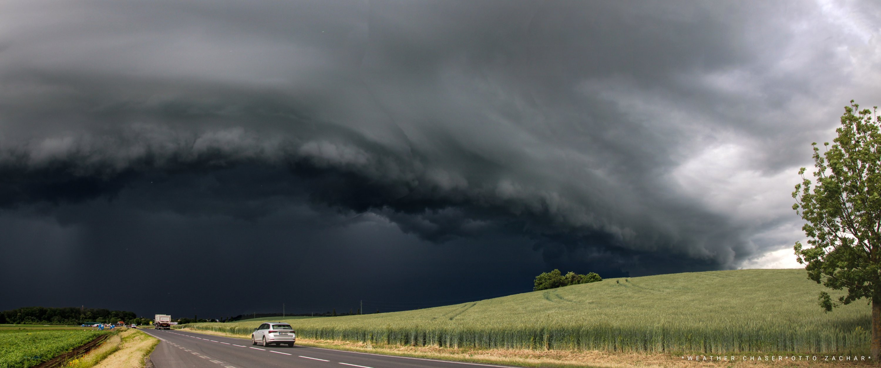 Pano bouře - přicházející černo 