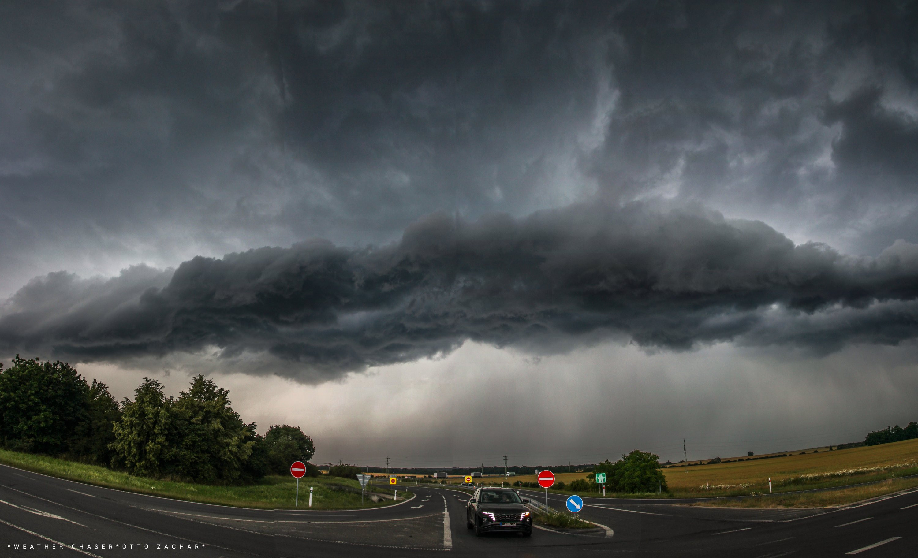 Panorama high base storm