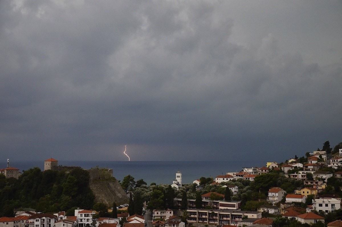 Bouřka nad Ulcinj - Montenegro