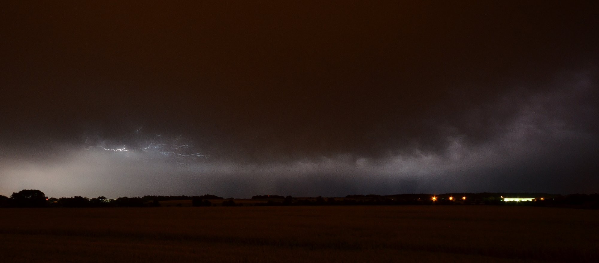 Blesky nad Velkými Popovicemi