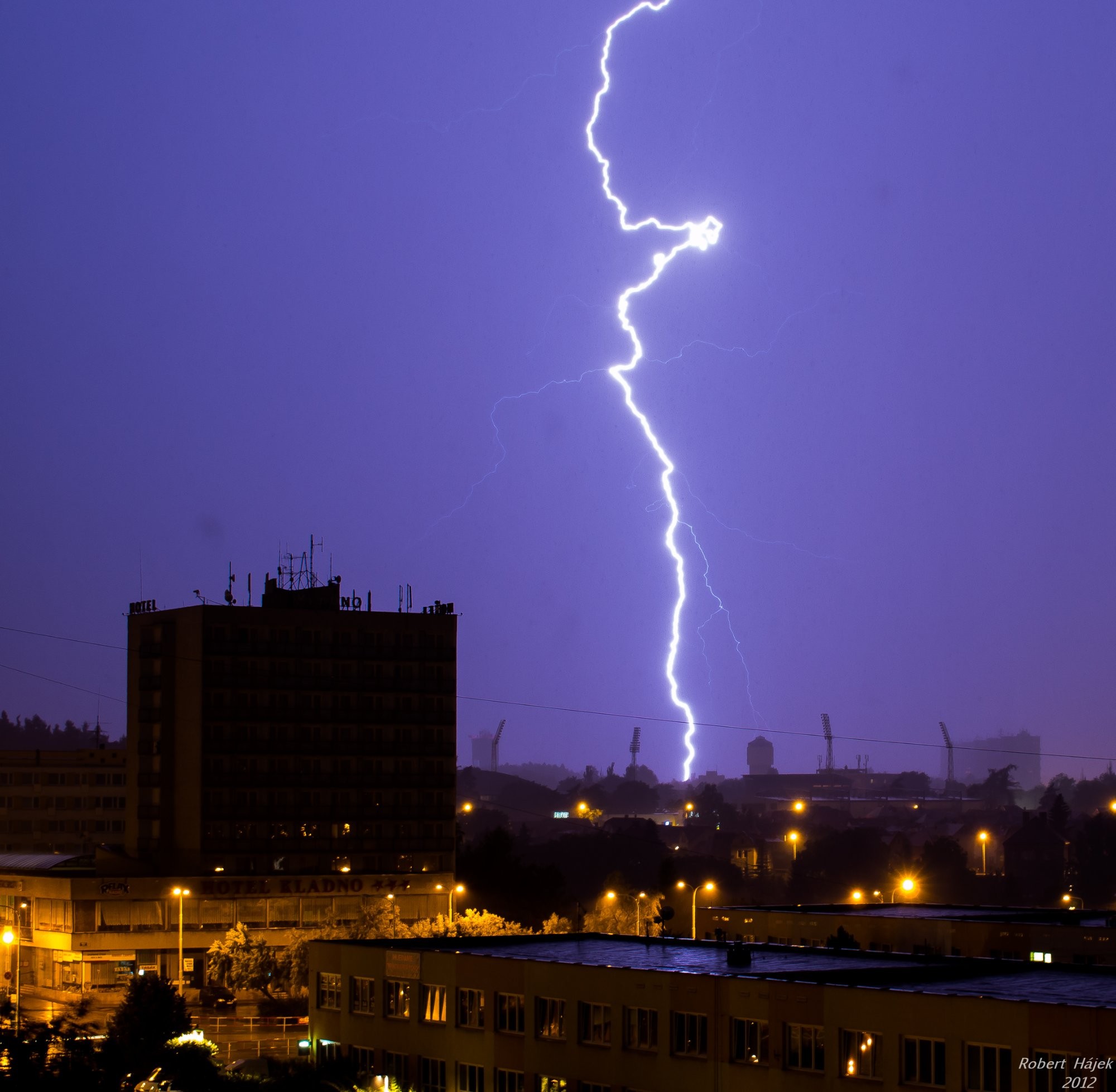 Nad Kladnem sa blýska